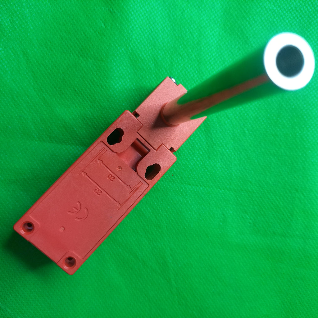 mounting dimensions engraved on the body of the sensor Guardmaster Ensign3, 440H Hinge Interlock Switches, 440H-E22073