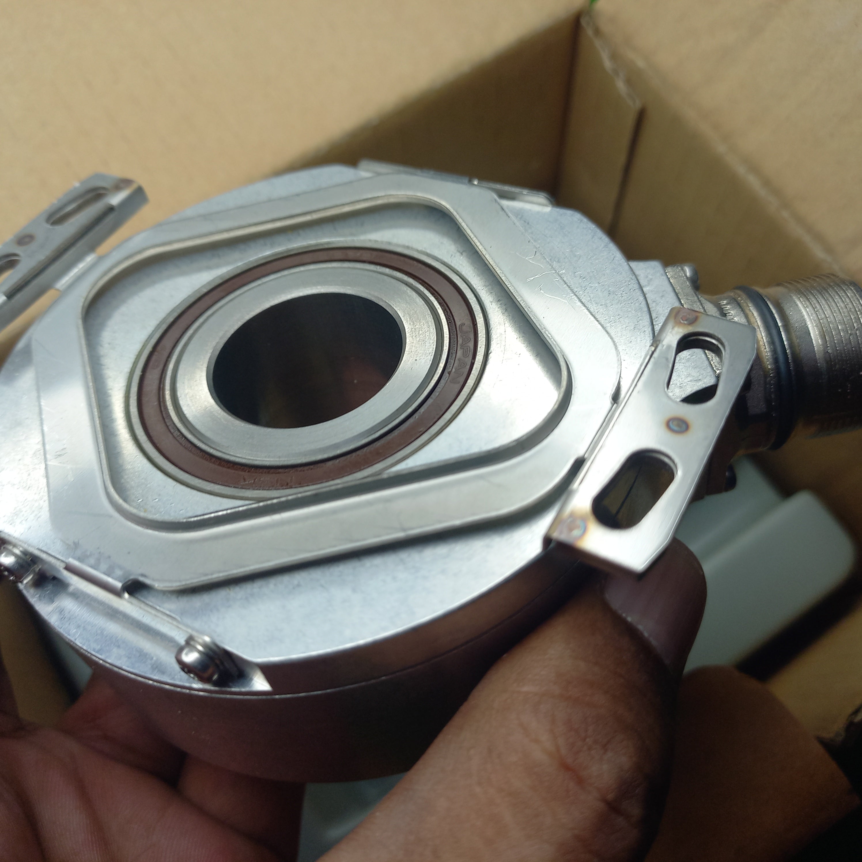 Frong fllange mouted and Frong Hollow 25m visible on Heidenhain encoder ECN 113 2048 27S17-58 Id.Nr. 528 100-53