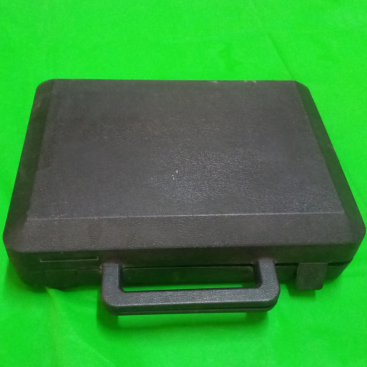 Plastic Carrying case | Box PWM7 Diagnostic Tester 249 678 01 |, FST2 Short circuit Tester : 249 697 01 |,KST2 Short circuit Tester : 253 841 01

along with Power supply : PWM 7 : 255 770 01 in a, CASE. with Operating instructions