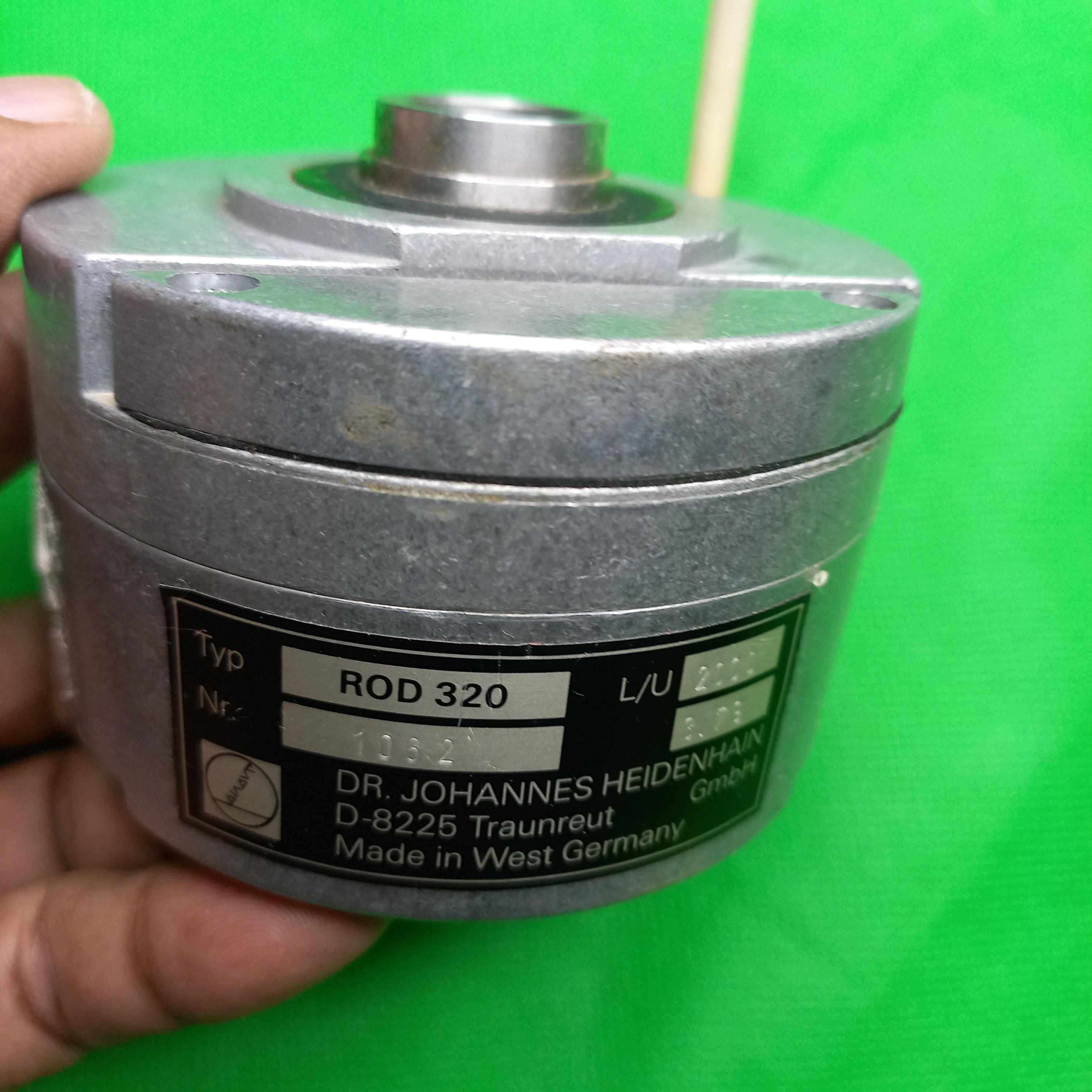 Heidenhain ROD 320 with 2000 lines (LU 2000) front specification sticker