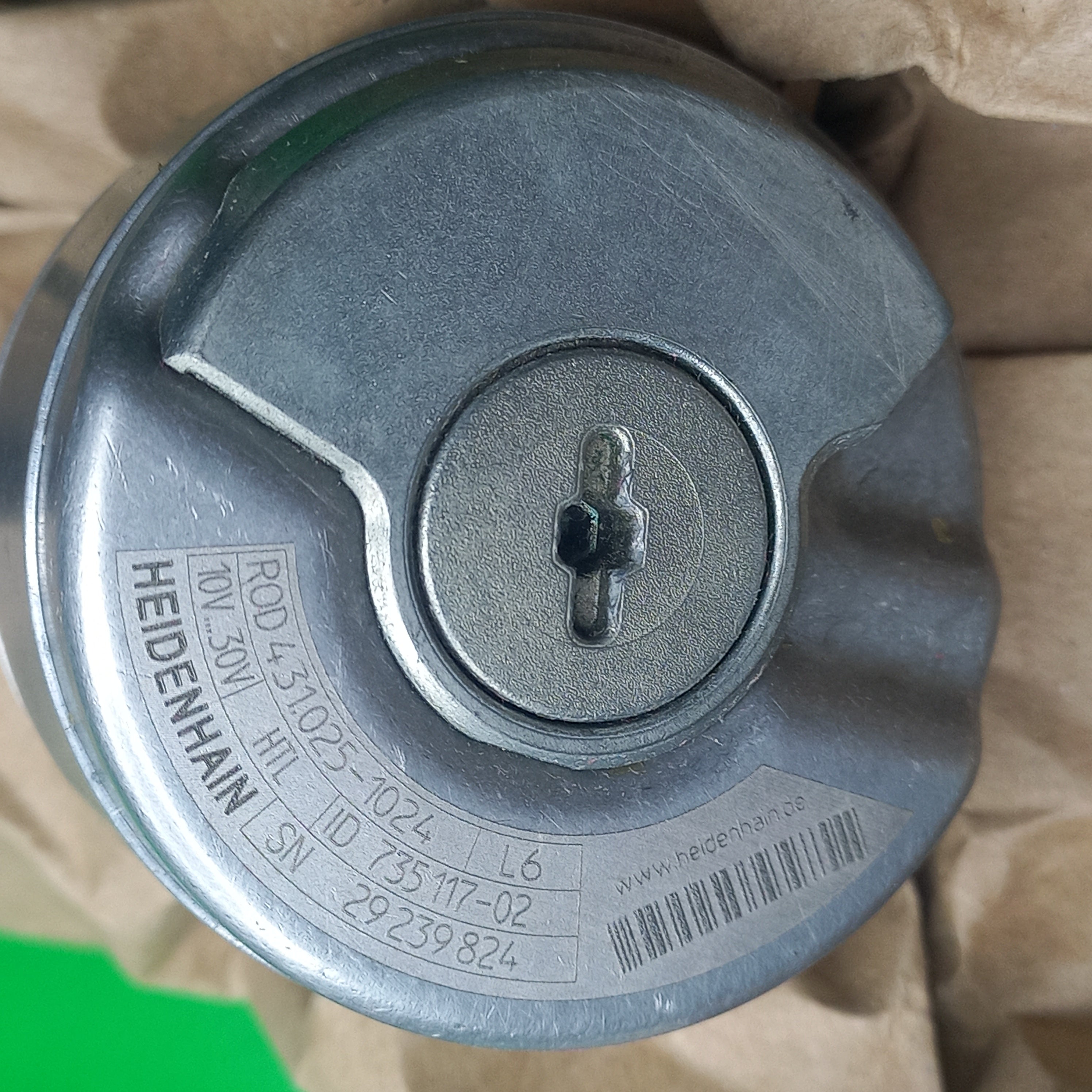 Incremental rotary encoder with self-bearing for mounting via stator coupling.
Number of lines: 1024.
Output signal: HTL
