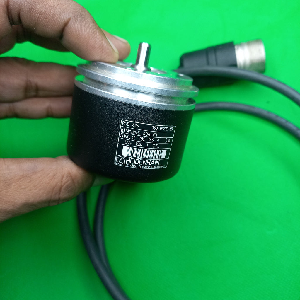 Full Front view of Encoder Shaft Flange and specification sticker Heidenhain_360Pulse-TTL_encoder, ROD-426 360 03S12-03 Id.Nr.:  295 434-F1