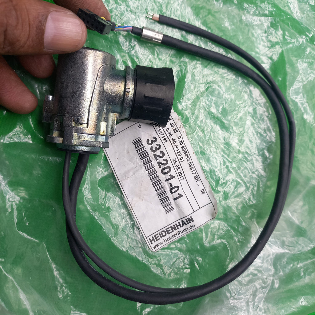 Heidenhain Motor Angle connector with Encoder cable  332201-01&nbsp;
| AGK 40 33 0.30 90B012 68S17 BK .. 08 .. 53 0.30 -40 / + 120 01 Cable