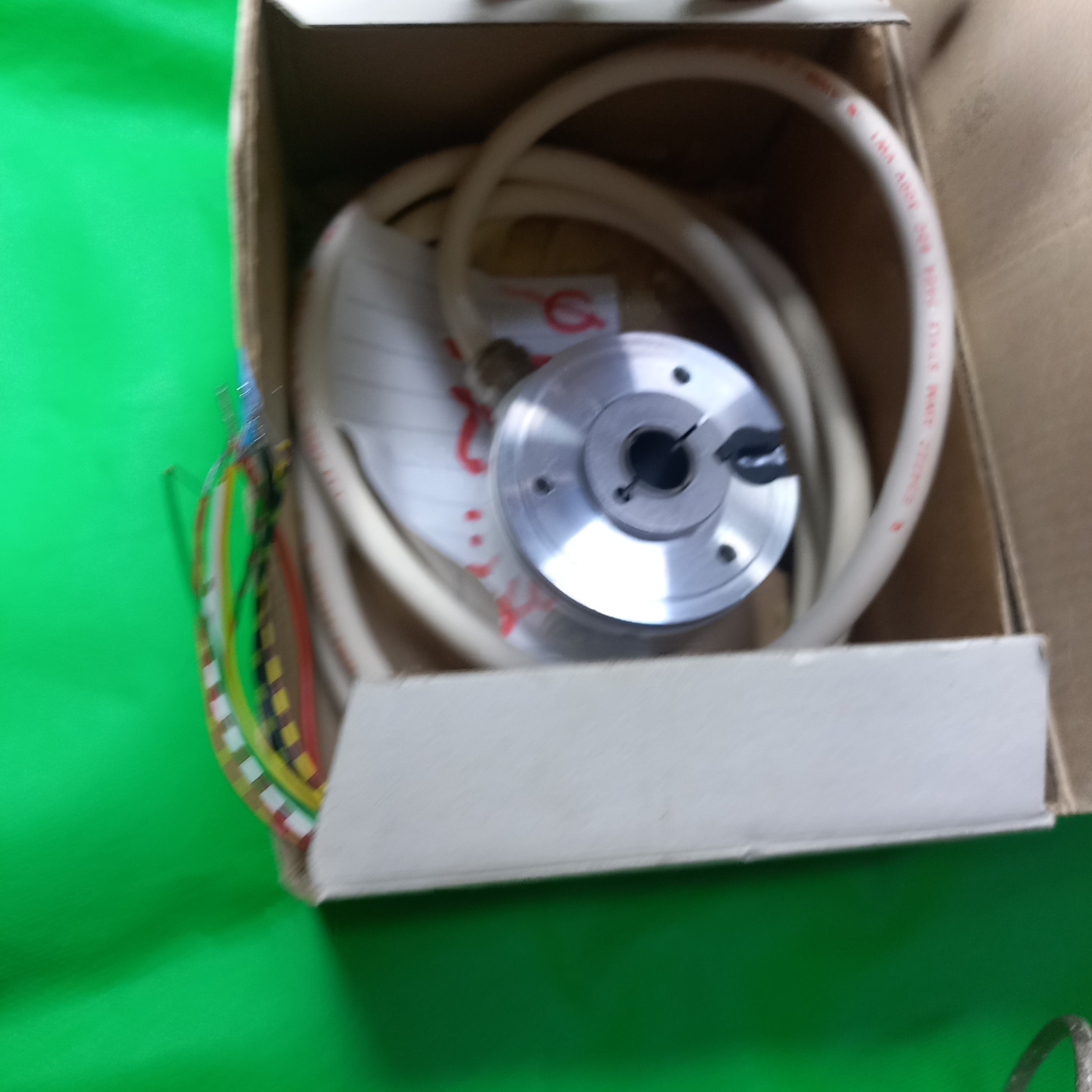 Hengstler RS58-D/ 2500A D.37RB, DC 5v, TTL RS422, 12mm Hollow Shaft, M23 Connector