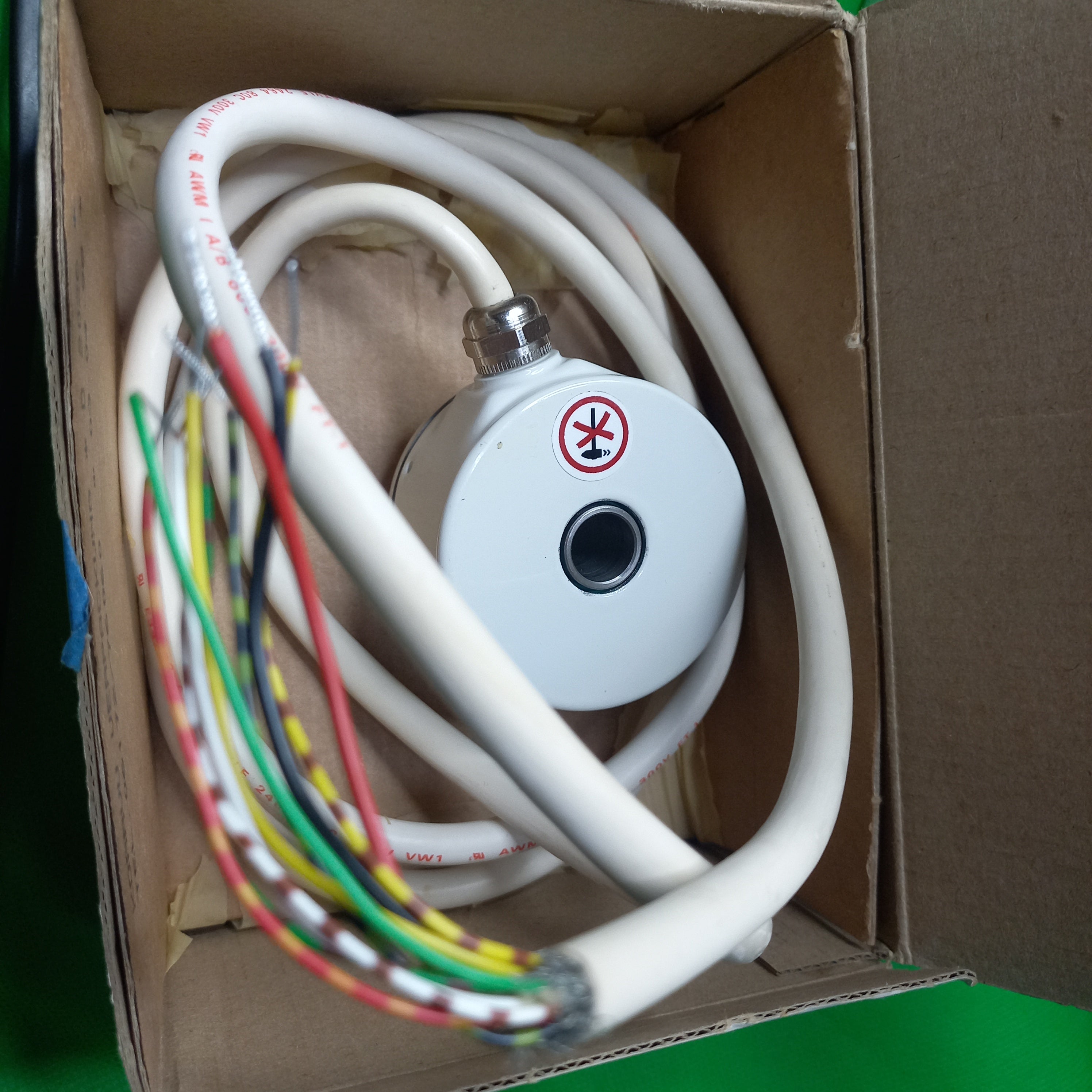 Hengstler RS58-D/ 2500A D.37RB, DC 5v, TTL RS422, 12mm Hollow Shaft, M23 Connector