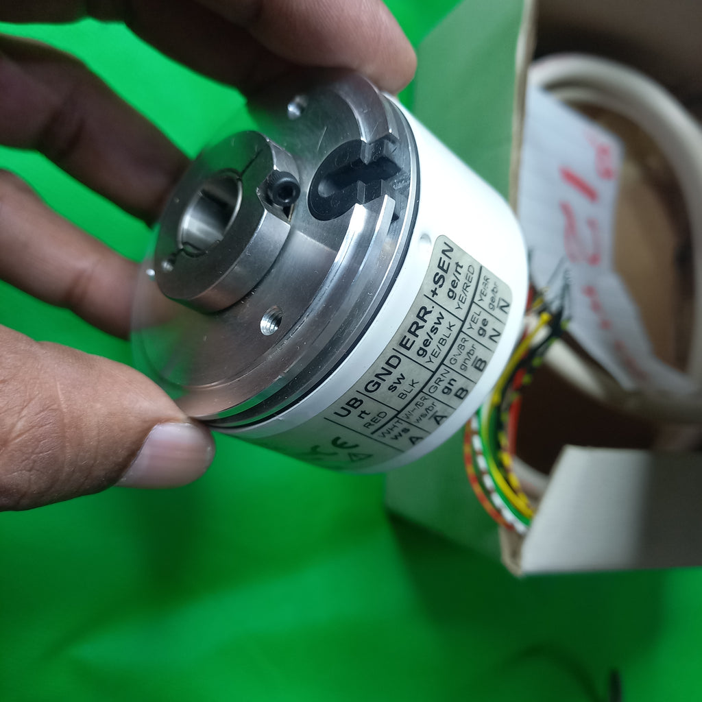 Hengstler RS58-D/ 2500A D.37RB, DC 5v, TTL RS422, 12mm Hollow Shaft, M23 Connector
