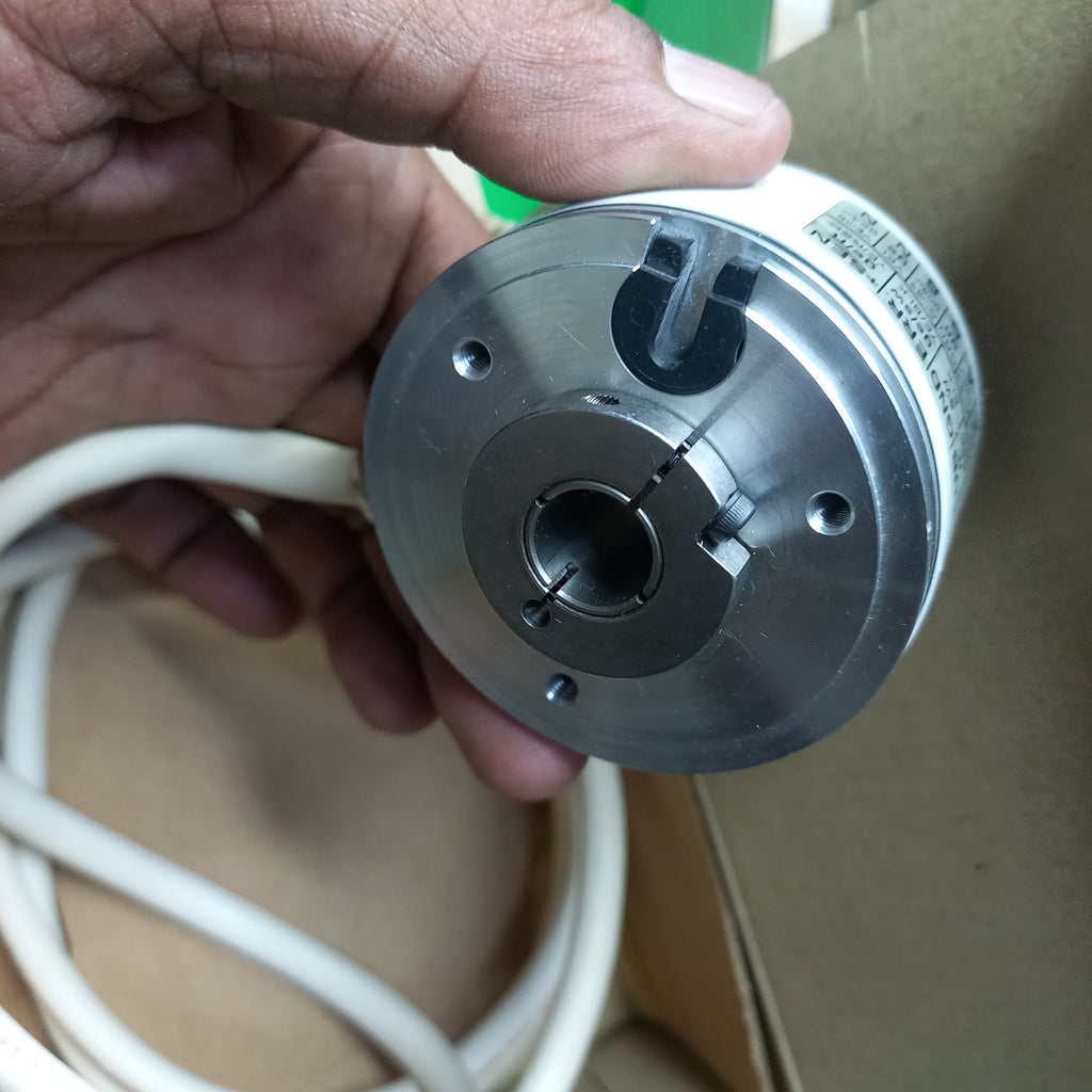 Hengstler RS58-D/ 2500A D.37RB, DC 5v, TTL RS422, 12mm Hollow Shaft, M23 Connector