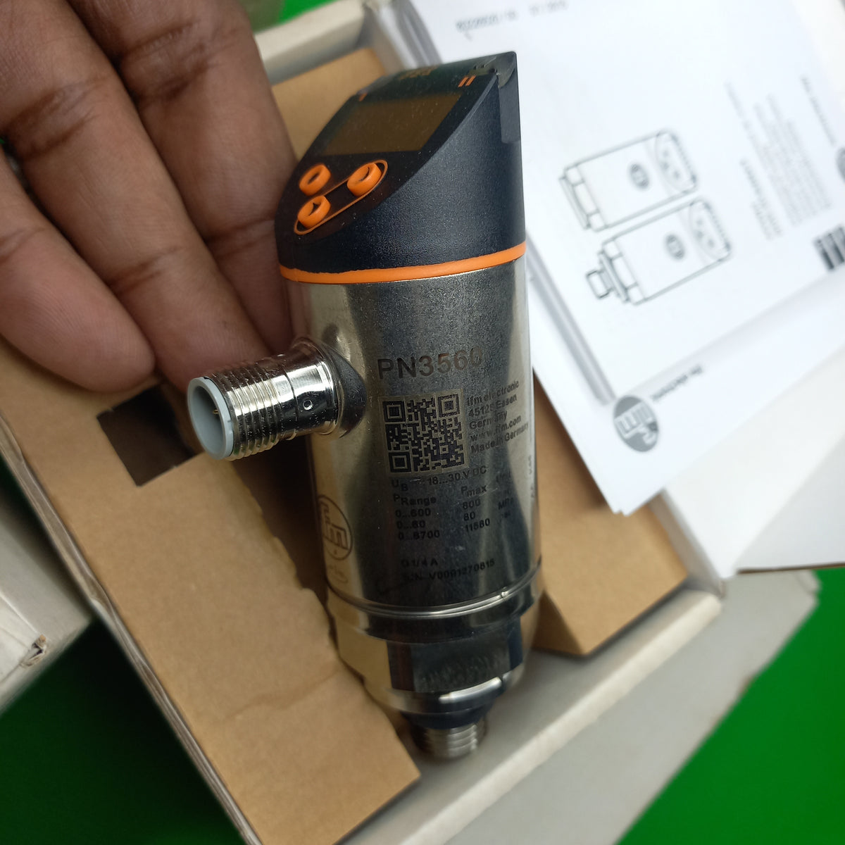 Specification sticker and QR coce on Pressure sensor with display
PN3560
PN-600-SEG14-MFRKG/US/ /V