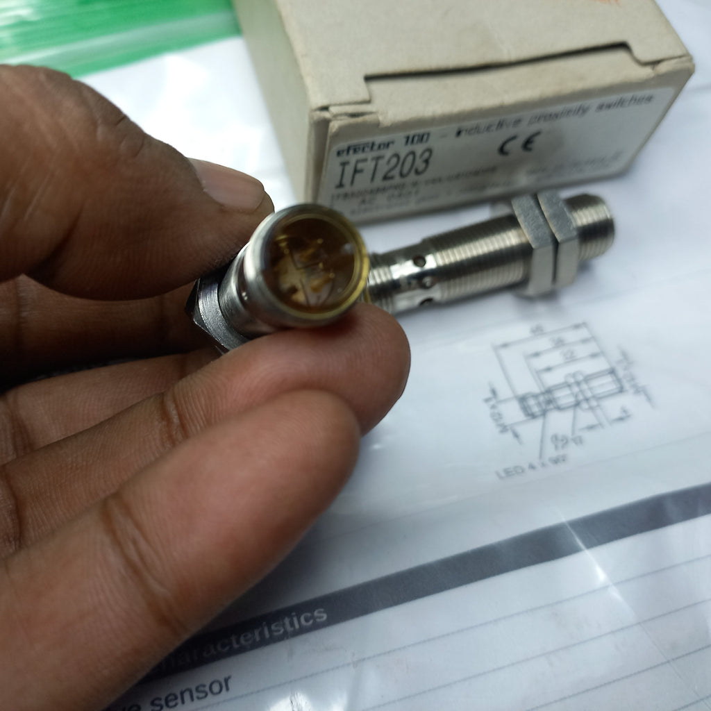 Connector at the end of Inductive sensor IFT203,IFB3004BBPKG/M/V4A/US-104DPS
10-36VDC, 100mA, PNP NO sn: 4mm, 
