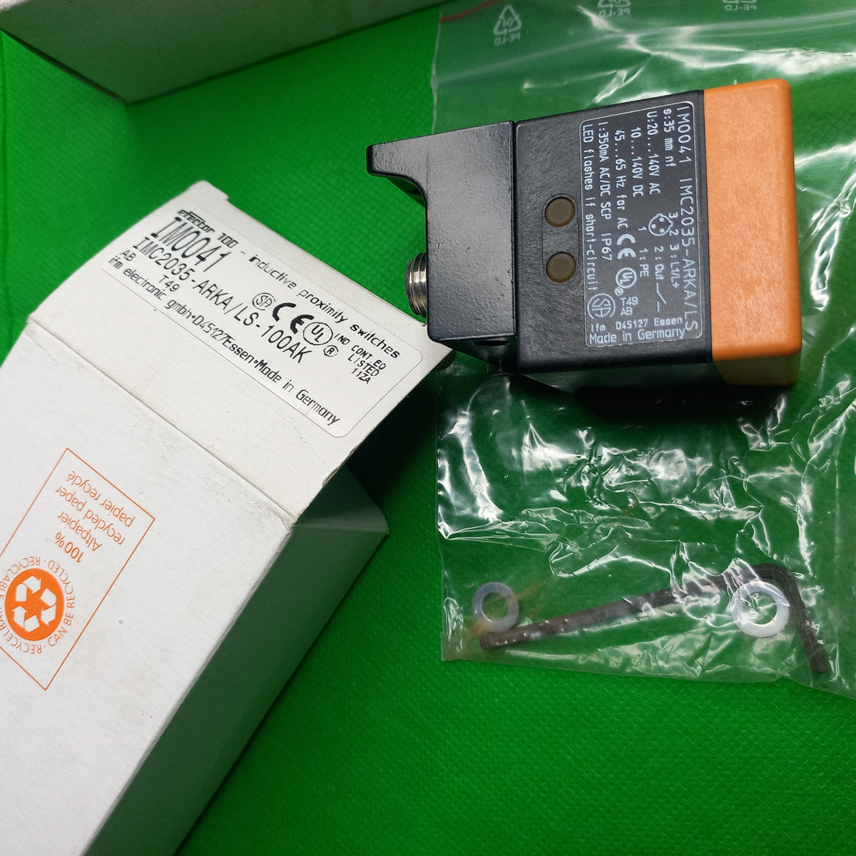 UNboxing photo of IM0041 IMC2035-ARKA/LS
s=35mm/ NonFlush, NO, Increased sensing range ; IM0041 IMC2035-ARKA/LSWith combined AC/DC output and two-wire technology
