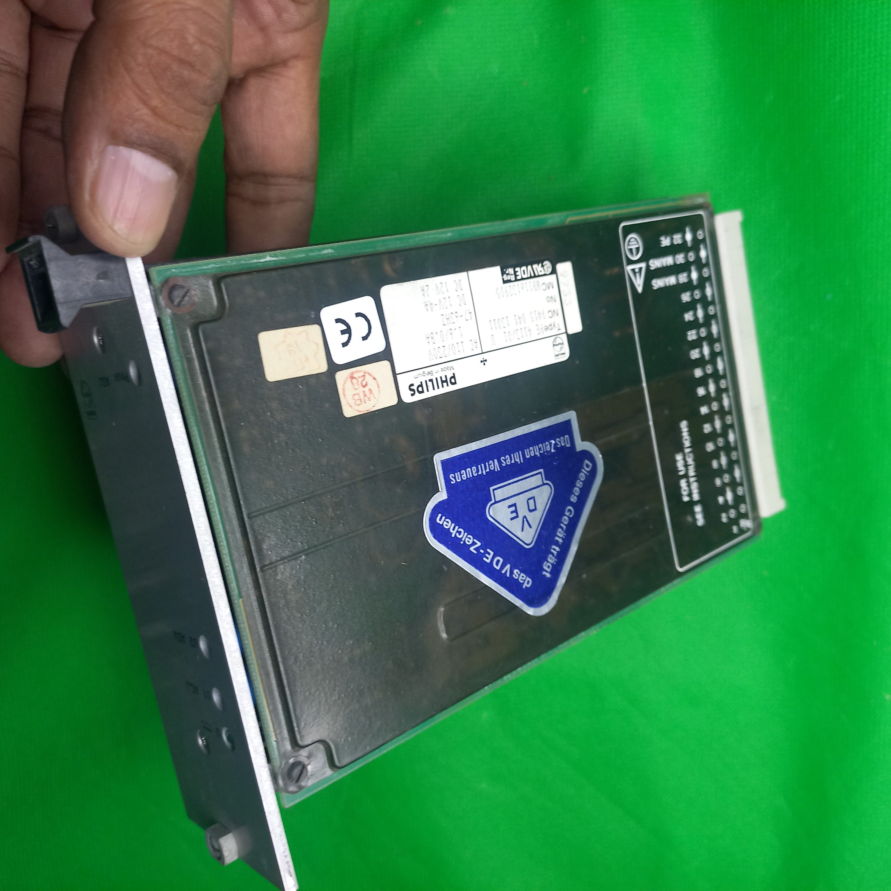 Rear side photo with sticker Philips PE 4113/01 U,  NC 8415 041 13011 , PE4113/01 U Power supply