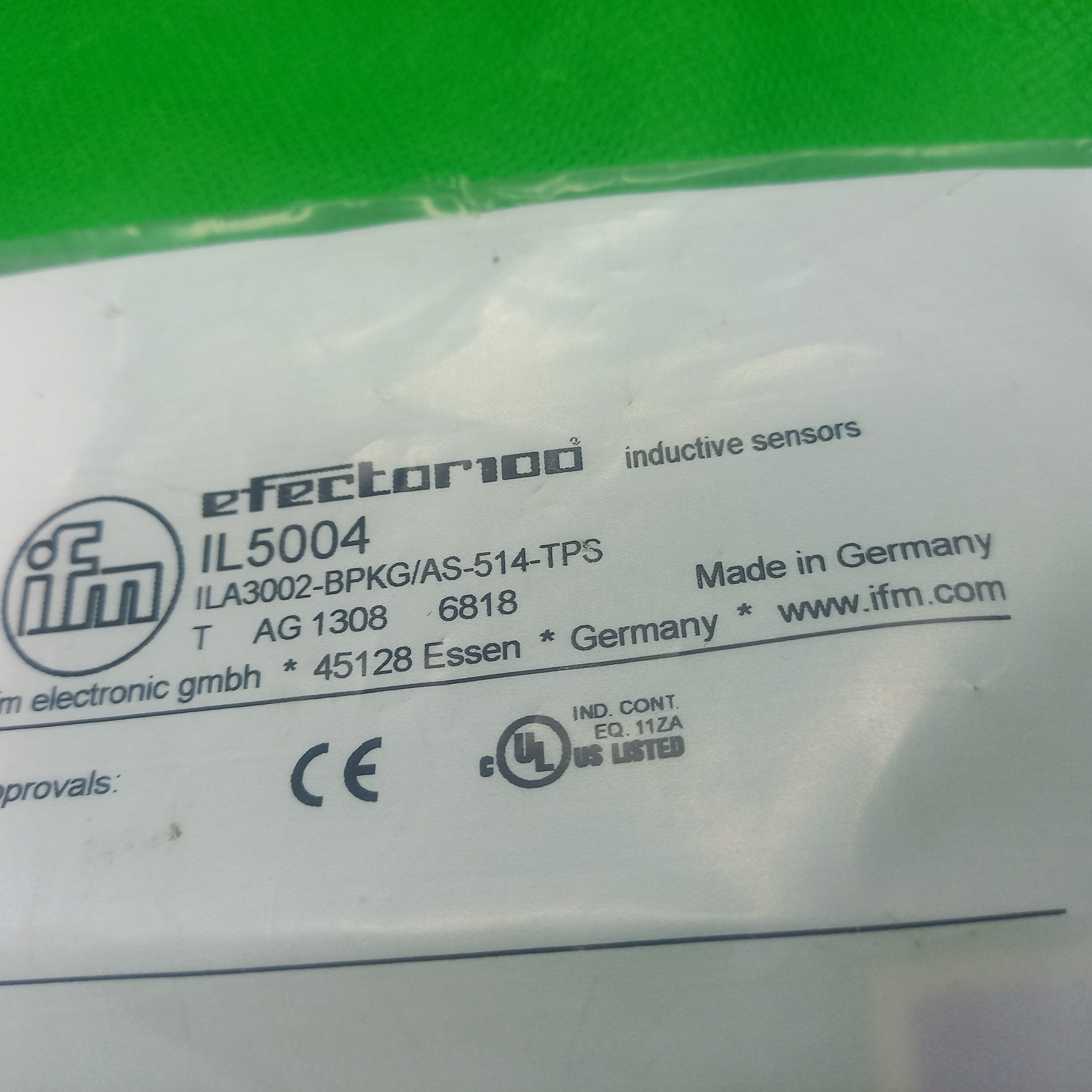 IL5004 sensor made by IFM , Rectangular sensor 2mm range, flush mounting PNP NO. M8 connector  3pin