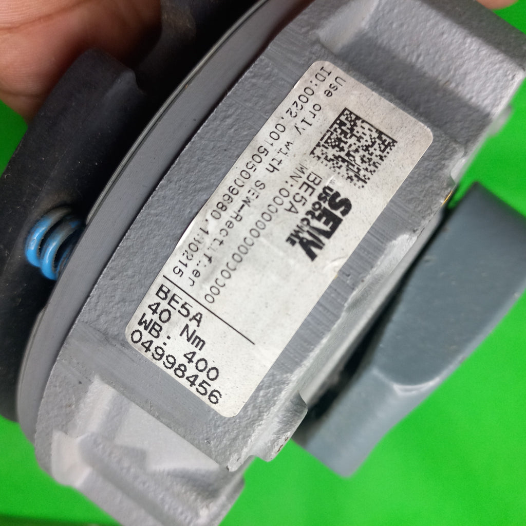 Assembly of • Model Number: BE5A (Part Number: 04998456)
• Braking Torque: 40 Nm
• Operating Voltage: 400 VAC (Winding Calculation: 400)
• Maximum Speed: 3000 RPM 