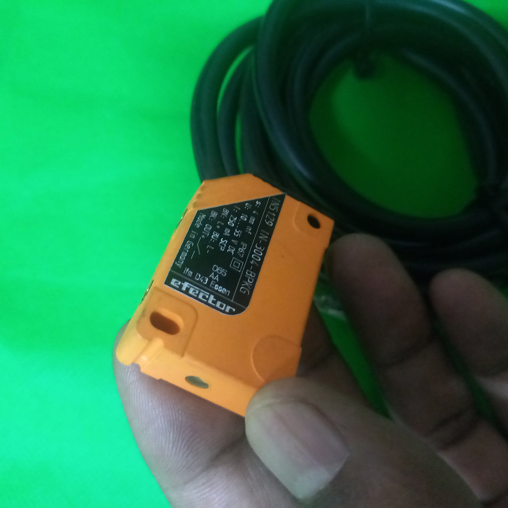 Rectangular sensor mounitng holes of rectangular sensor IN5129, IN-3004-BPKG,Inductive Sensor,DC, PNP, NO, 4mmsense, NF
