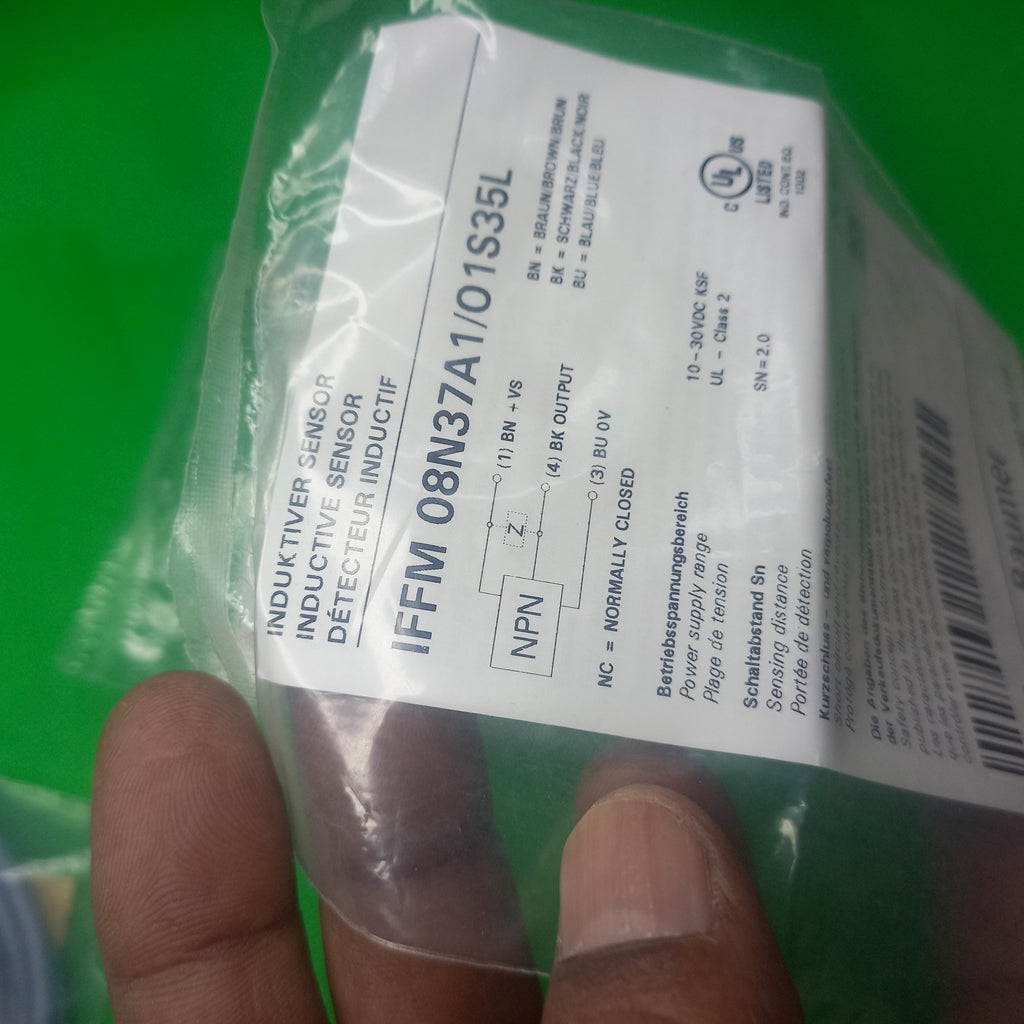 Plastic packaging of original Miniature Rectangular IFFM 08N37A1/O1S35L Article number: 10159800, NPN NC