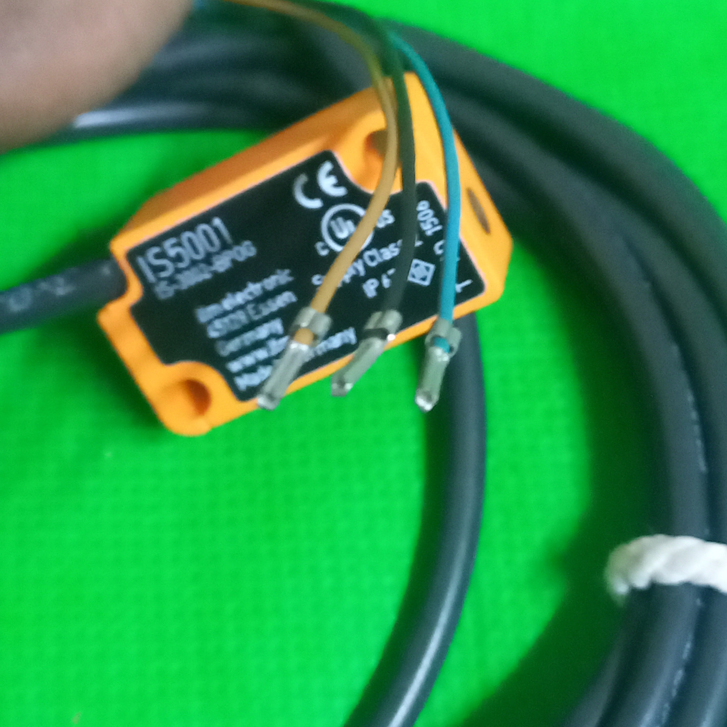  IFM sensor IS-3002-BPOG Sensor IS5001 Rectangular Cable Ends. open wire 