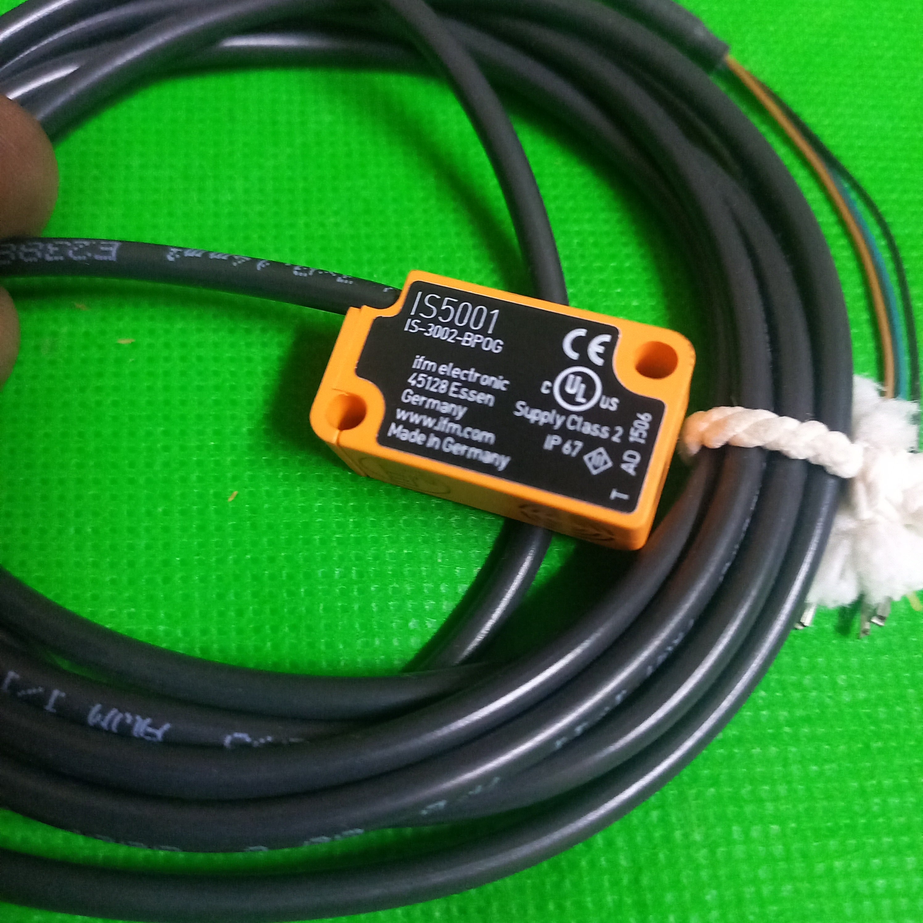Cable version of  IFM sensor IS3002BPOG Sensor IS5001 Rectangular