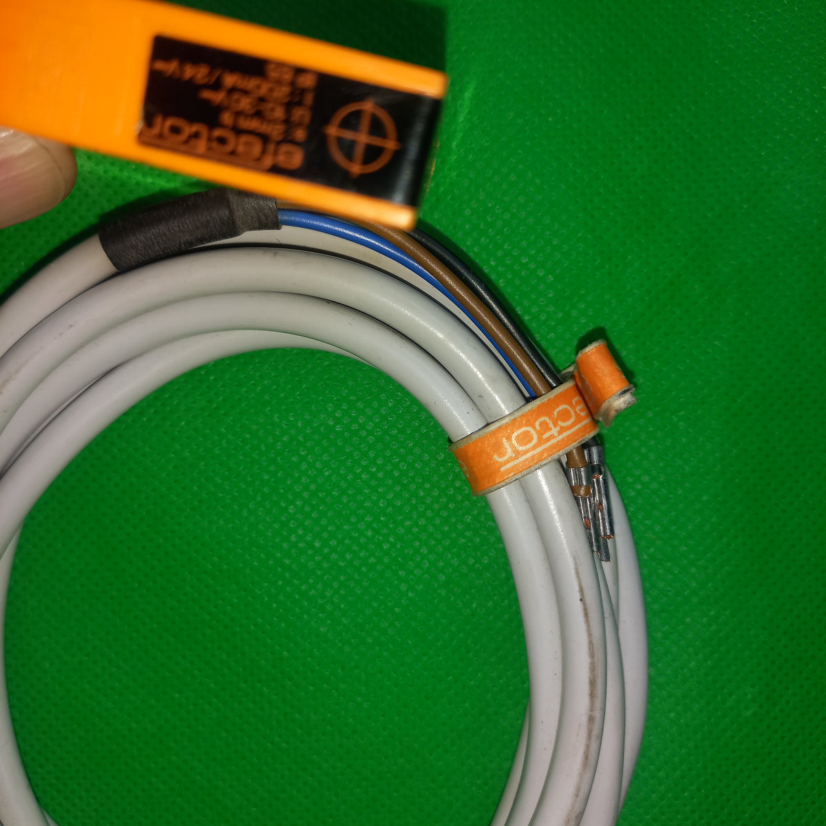 Sensor with cable side view of Inductive sensor, IN5004, IN-3002-BPOG, PNP, NO, 2mm_Range,FlushMountable