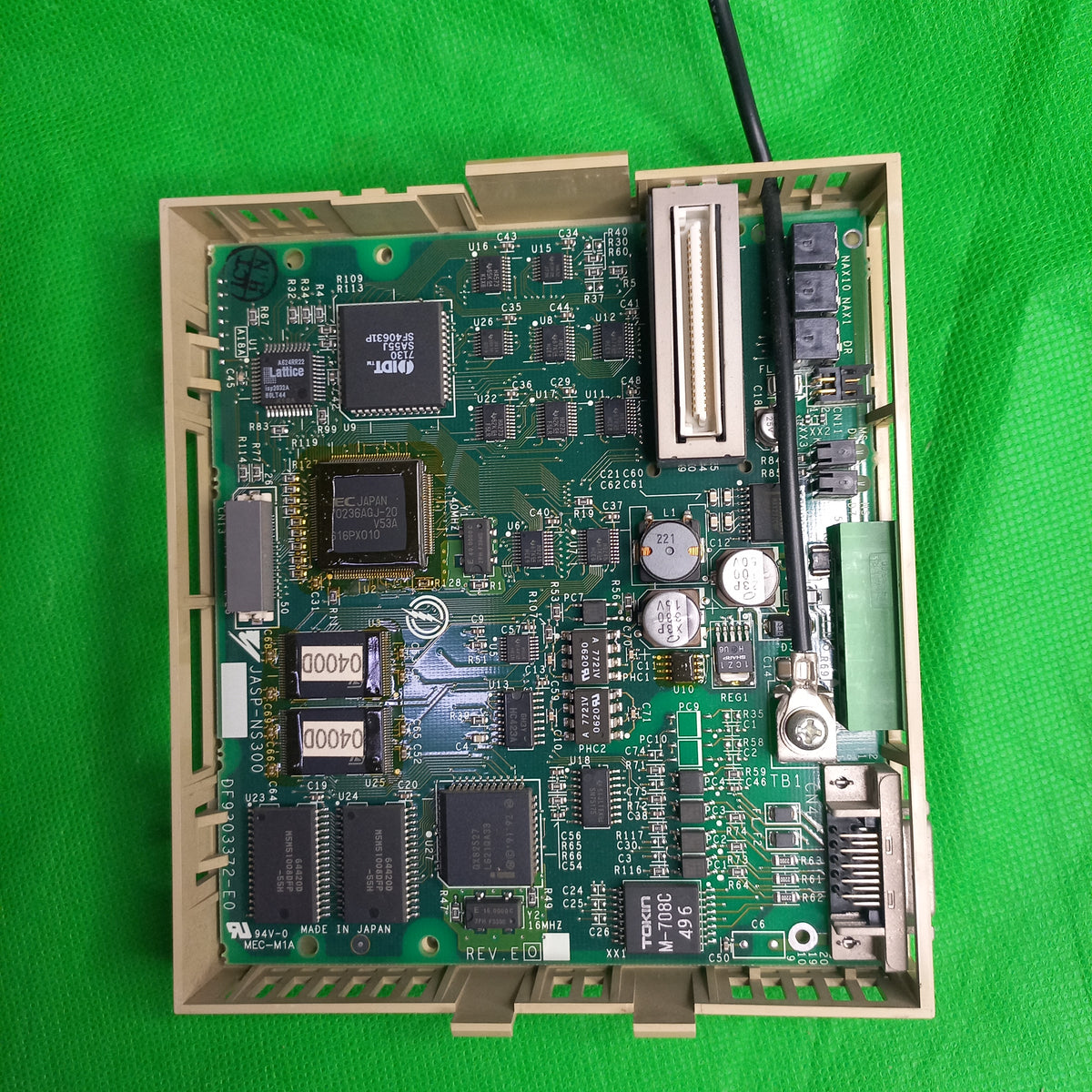 JUSP-NS300 Yaskawa Devicenet Combines servo loops and positioning functions into the drive package, simplifying machine-controller-to-servo interfacing through DeviceNet communications