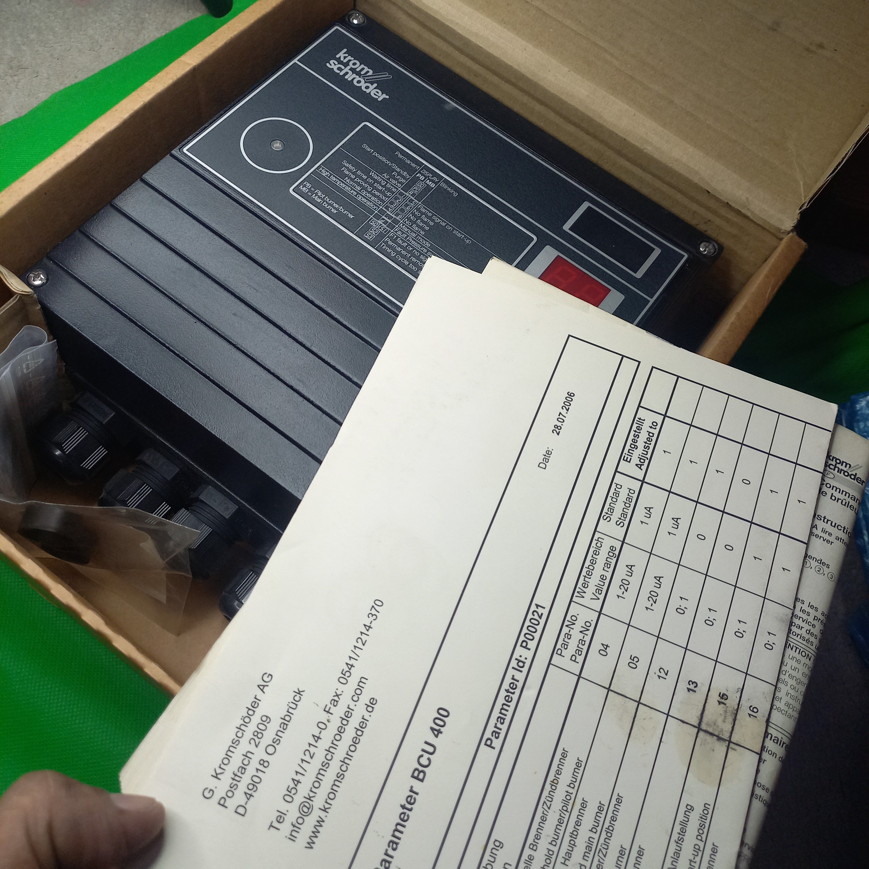 Inside the box Kromschröder (NOW HONEYWELL) BCU460 10/2W1GBS4, 84631656
For burners in intermittent operation or in continuous operation
