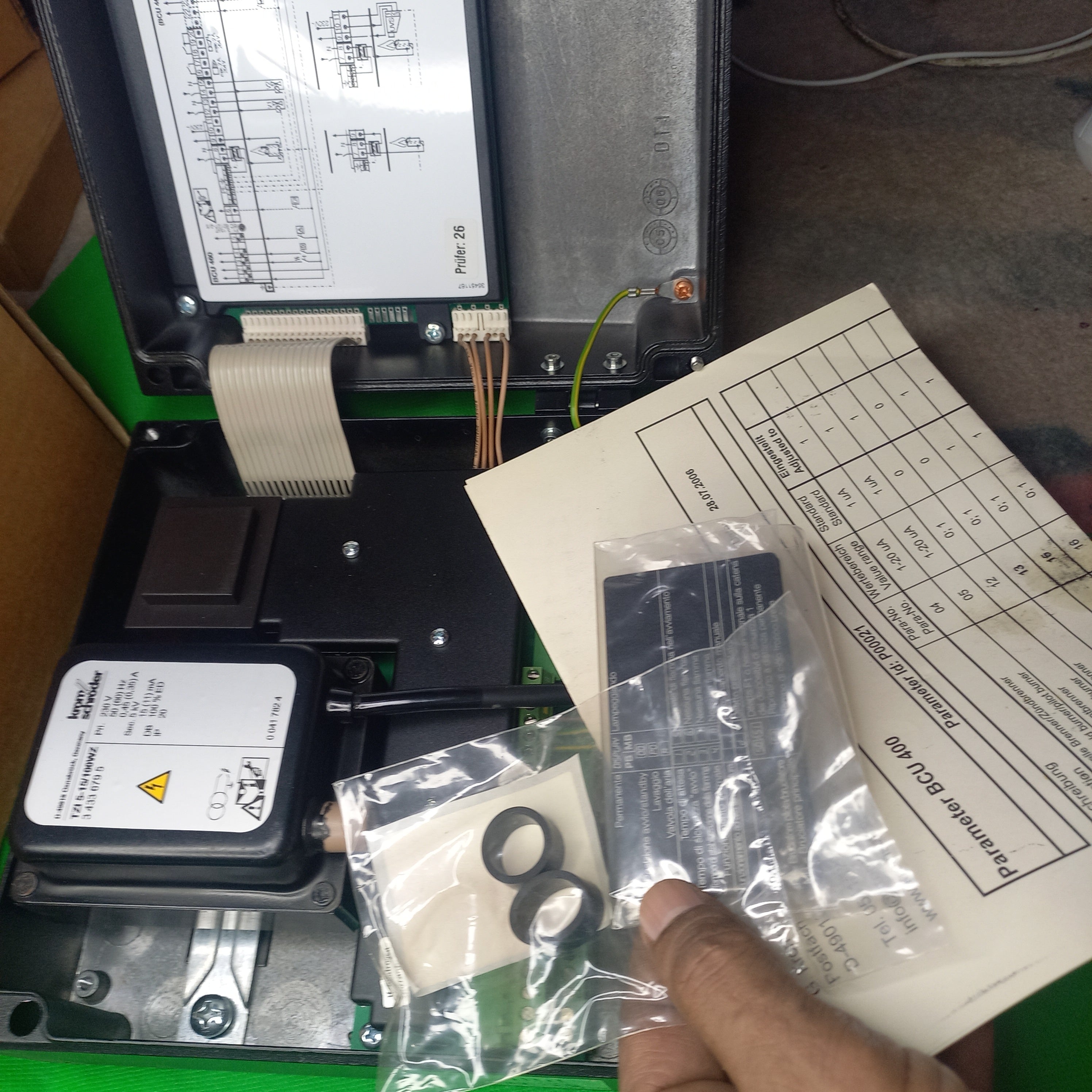 Opened the COntroller and what you find inside photo of burner controller with ignition transformer and all visible Kromschröder (NOW HONEYWELL) BCU460 10/2W1GBS4, 84631656
For burners in intermittent operation or in continuous operation
