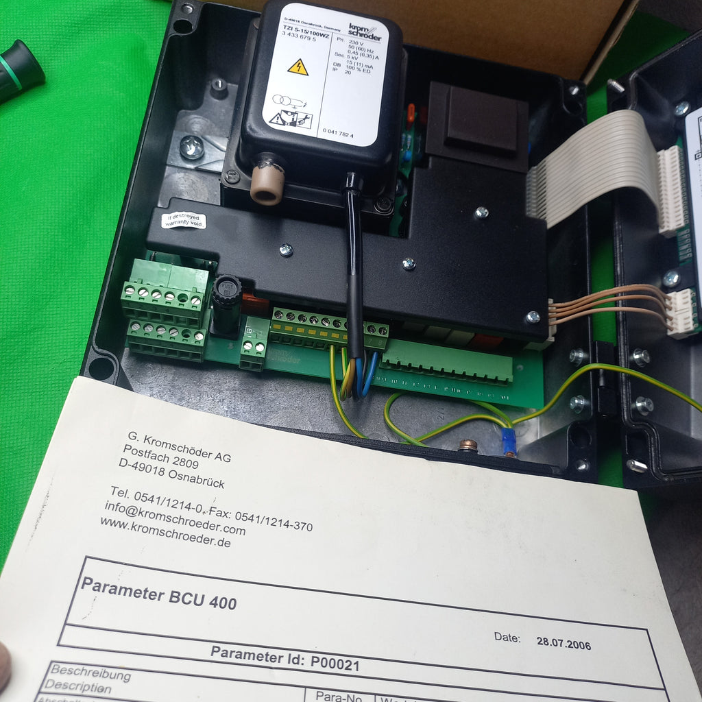 Inside panel with all terminals and details Kromschröder (NOW HONEYWELL) BCU460 10/2W1GBS4, 84631656
For burners in intermittent operation or in continuous operation
