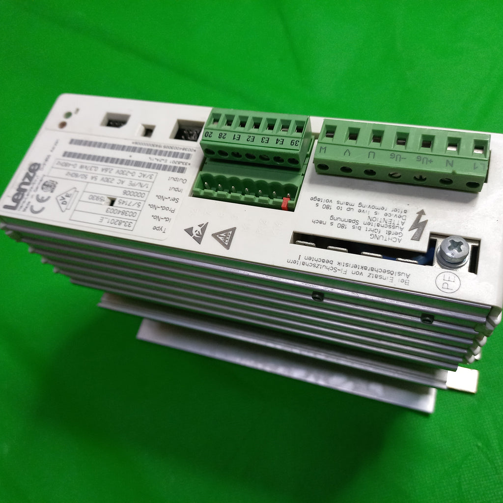 Lenze Frequency Drive Type 33.8201_E ; Id.-No. 00384003
33.8201 E.2A.11