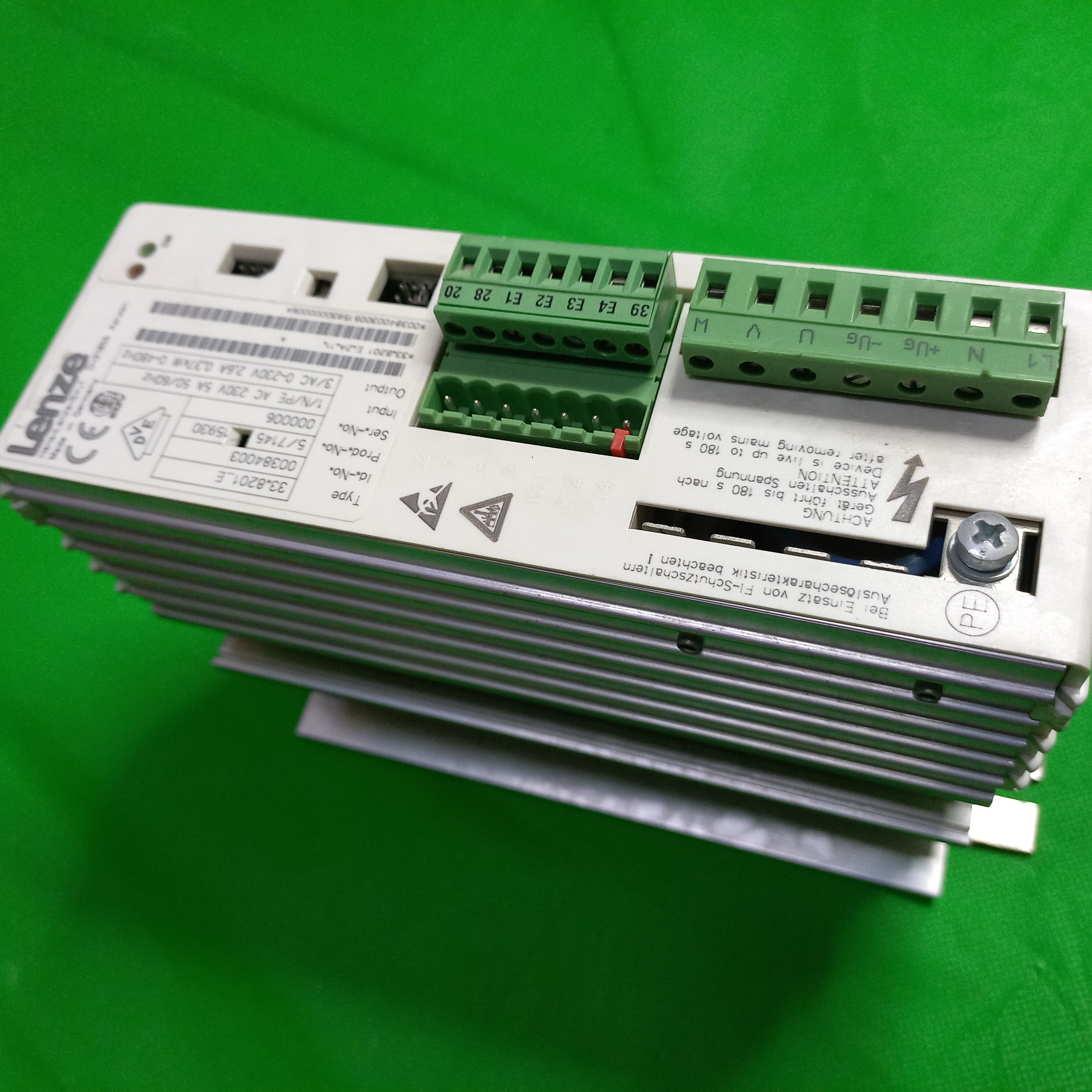 Lenze Frequency Drive Type 33.8201_E ; Id.-No. 00384003
33.8201 E.2A.11
