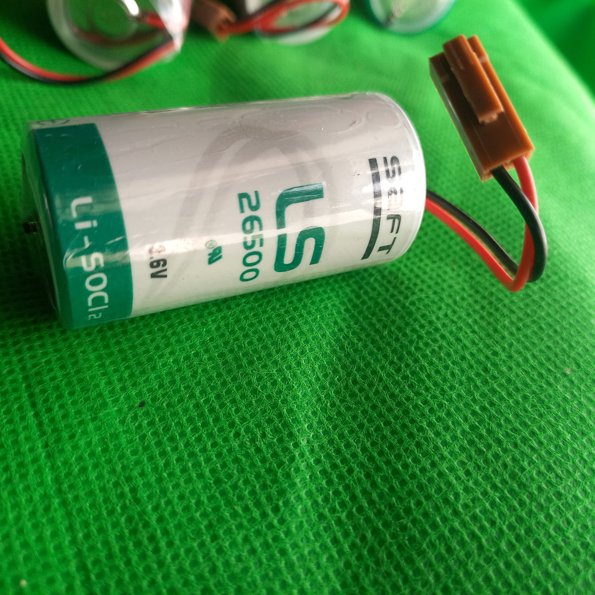 3.6Volt Size C Battery Part number LS26500 with wire connectore,  Lithium Thionyl Chloride 3.6 V Battery Non-Rechargeable (Primary)Voltage - Rated 3.6 V;  Brand : Saft; Capacity - 7.7Ah 
1.02" Dia x 1.98" H (25.9mm x 50.3mm)