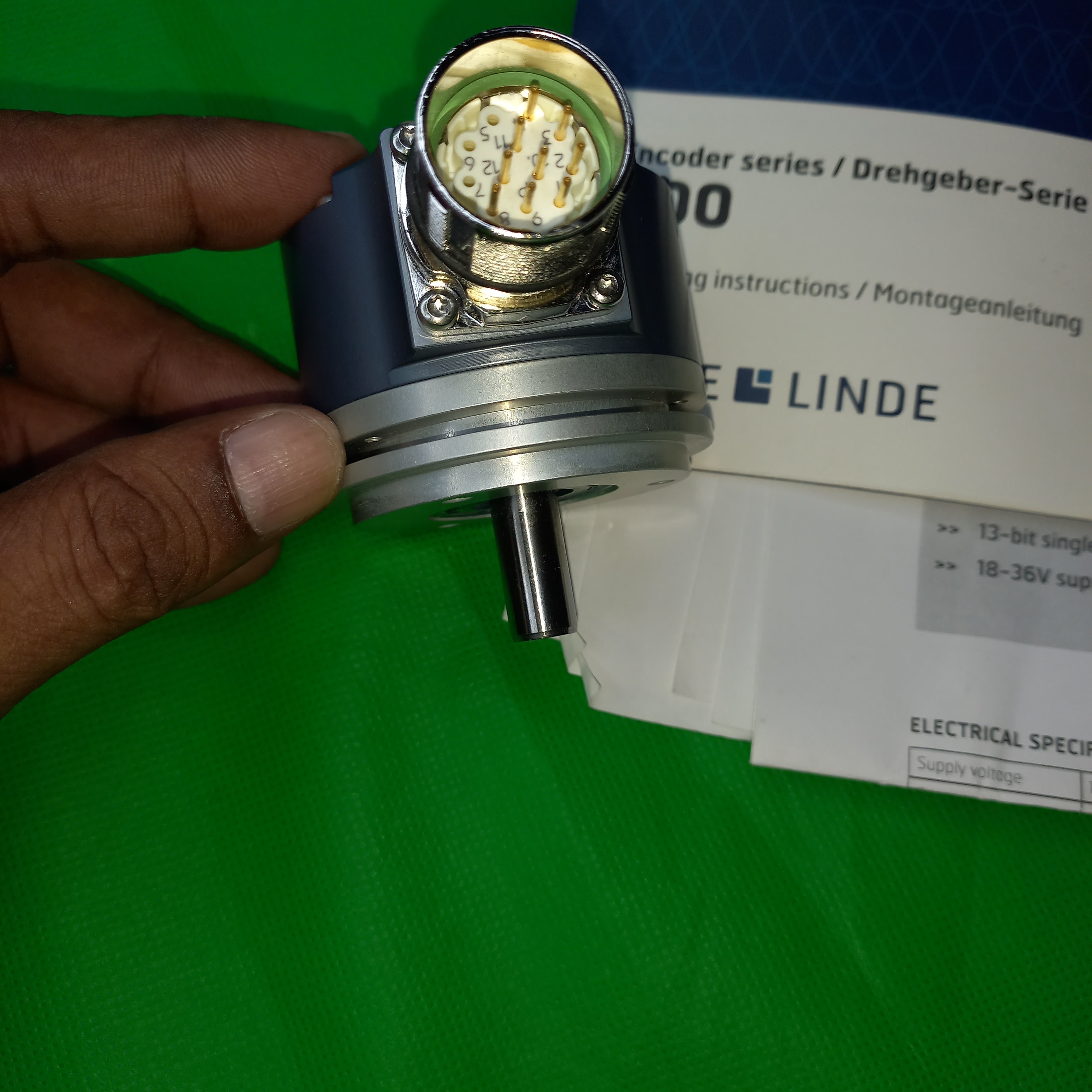Connnector pin view of Leine Linde RSA597 619481-01 absolute single turn eoncder