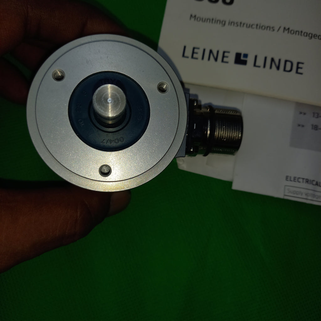 Full front view of PCD mounting holes with shaft at center of Absolute encoder Leine Linde RSA597 619481-01