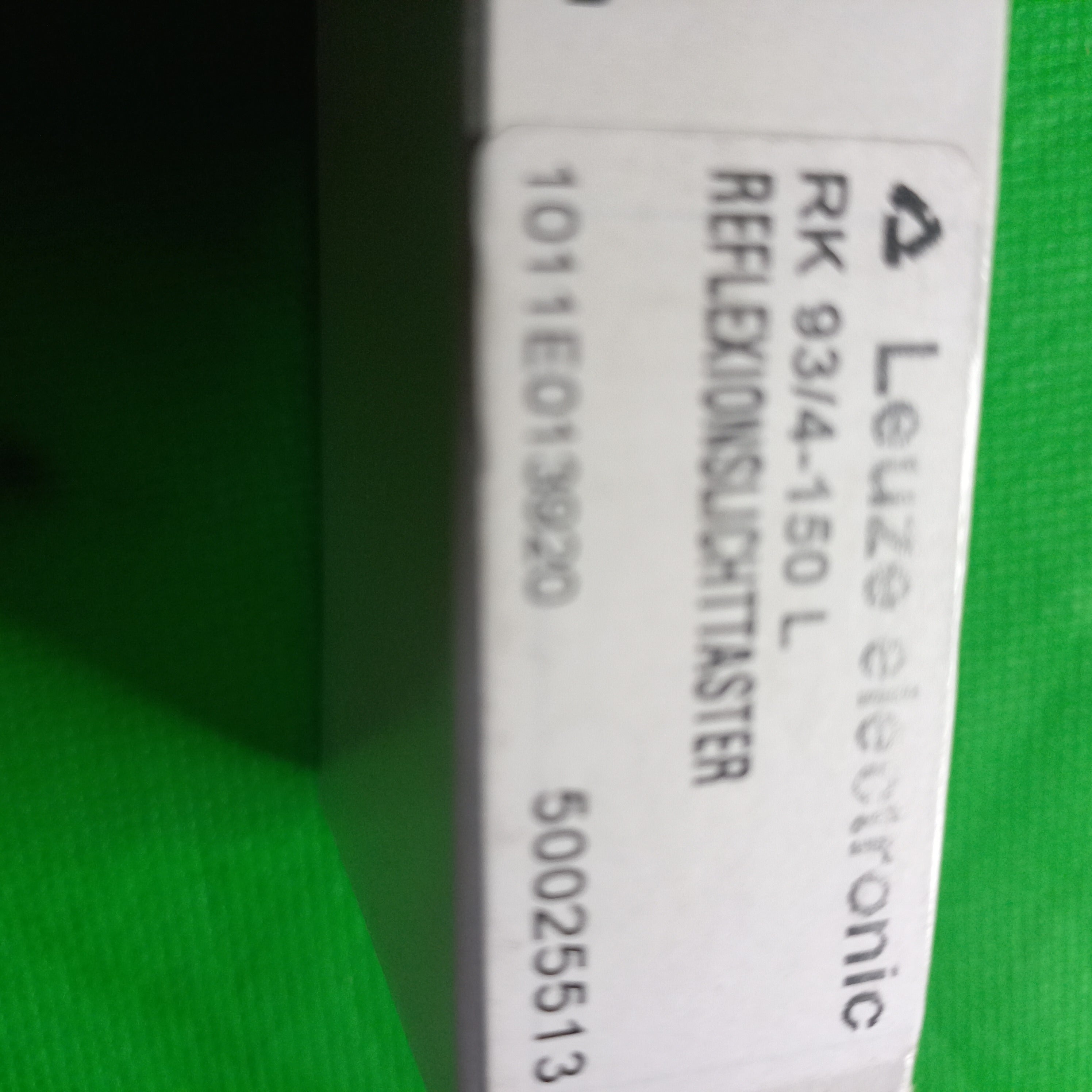 specification sticker on Leuze RK934-150L 50025513 PNP M12 170mm 