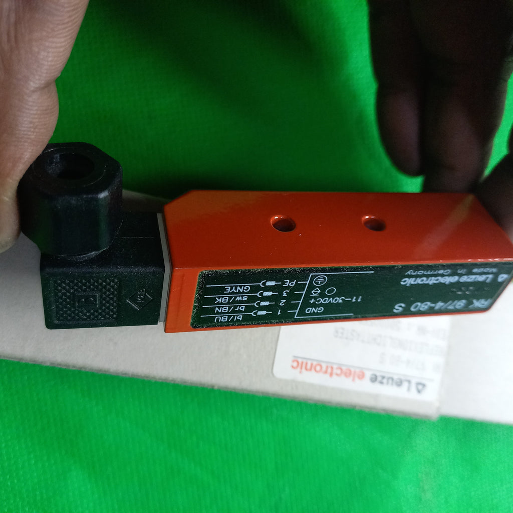 side mounting holes for easy mounting of RK 97/4-80 S
Energy-efficient light switches
Article number: 50000558