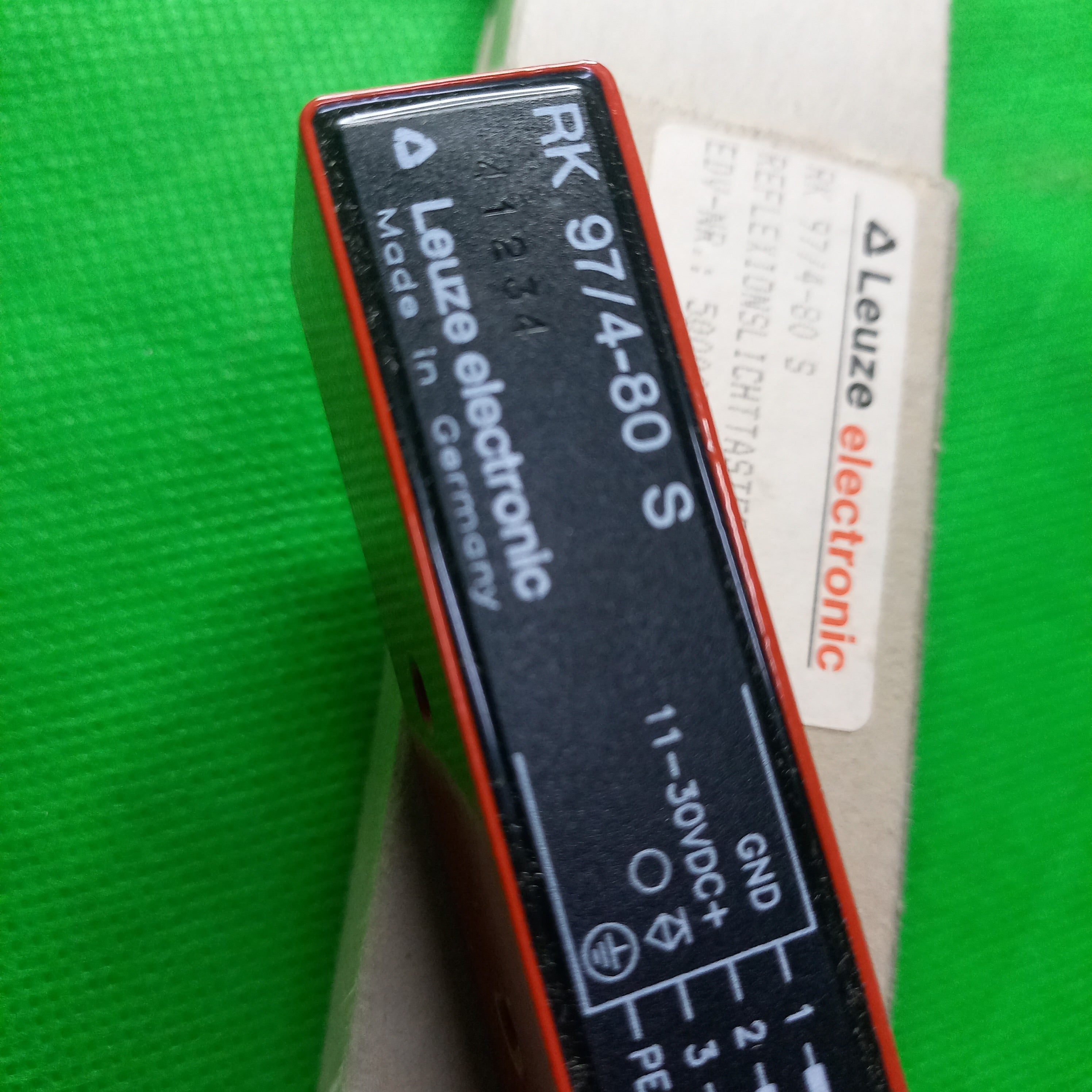clear Order number and wiring visible on this photo for RK 97/4-80 S
Energy-efficient light switches
Article number: 50000558