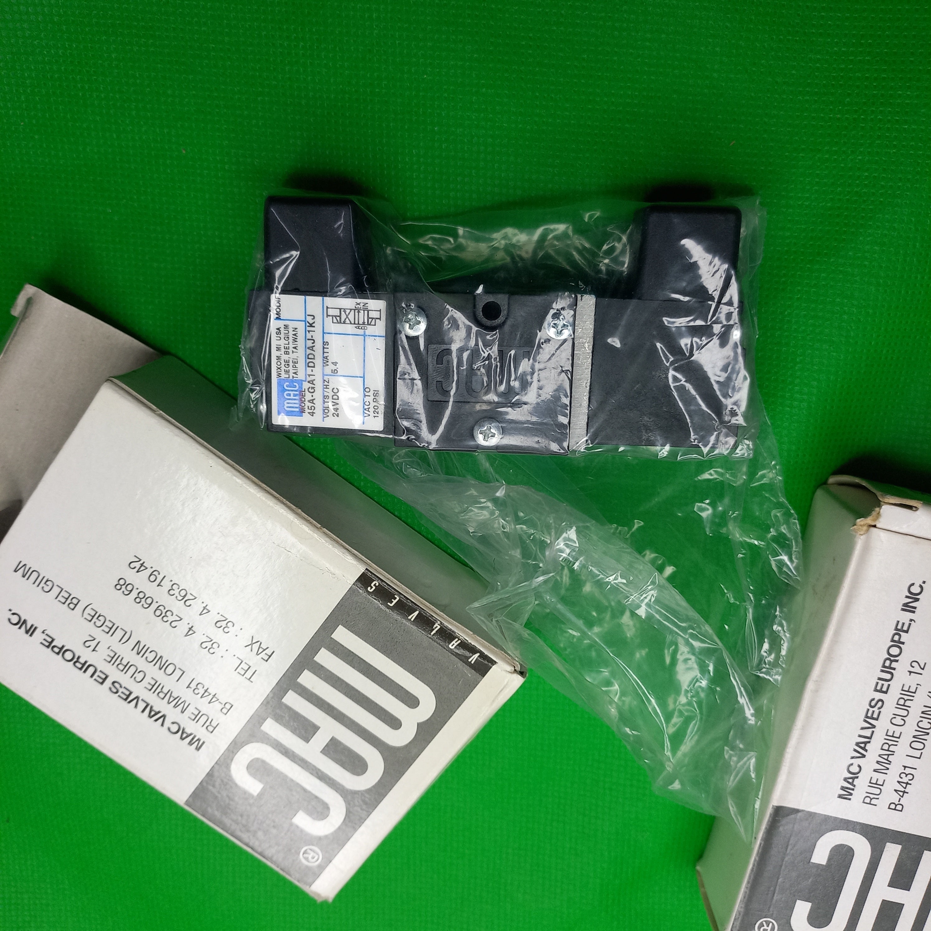 45AGA1DDAJ1KJ boxed factory new