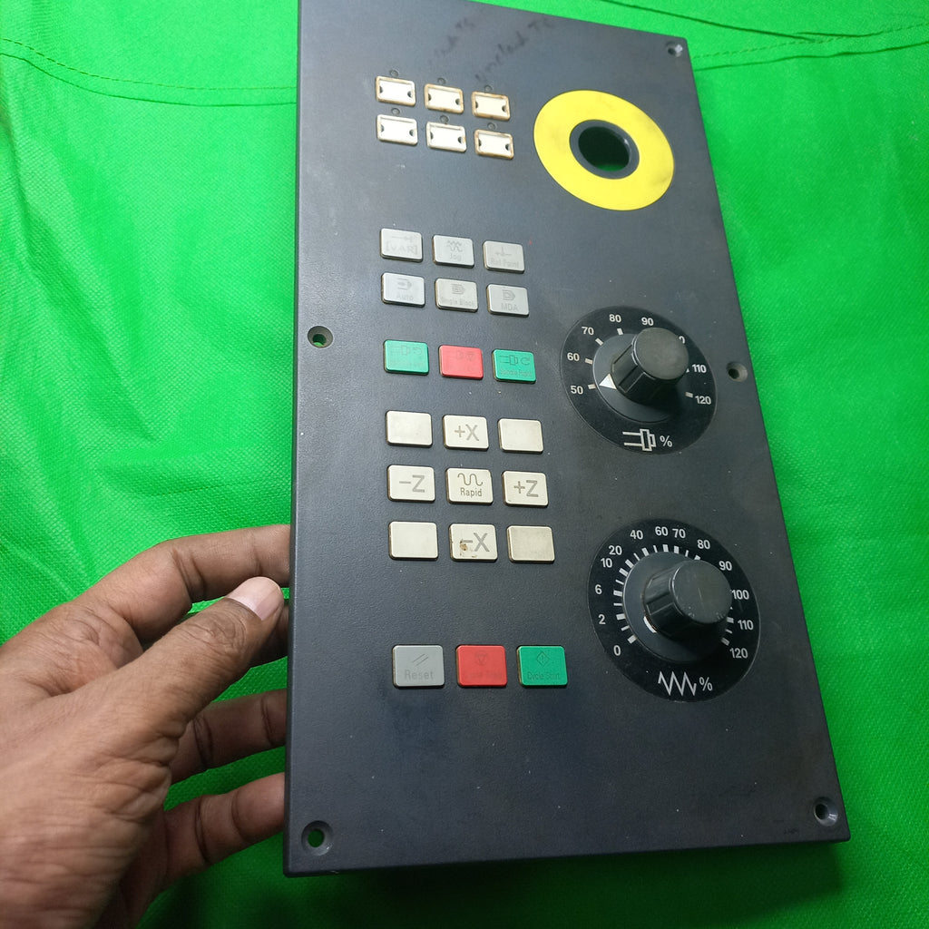 Siemens 6FC5603-0AD00-0AA2 MCP for Sinumerik 892D, Mounted next to display.