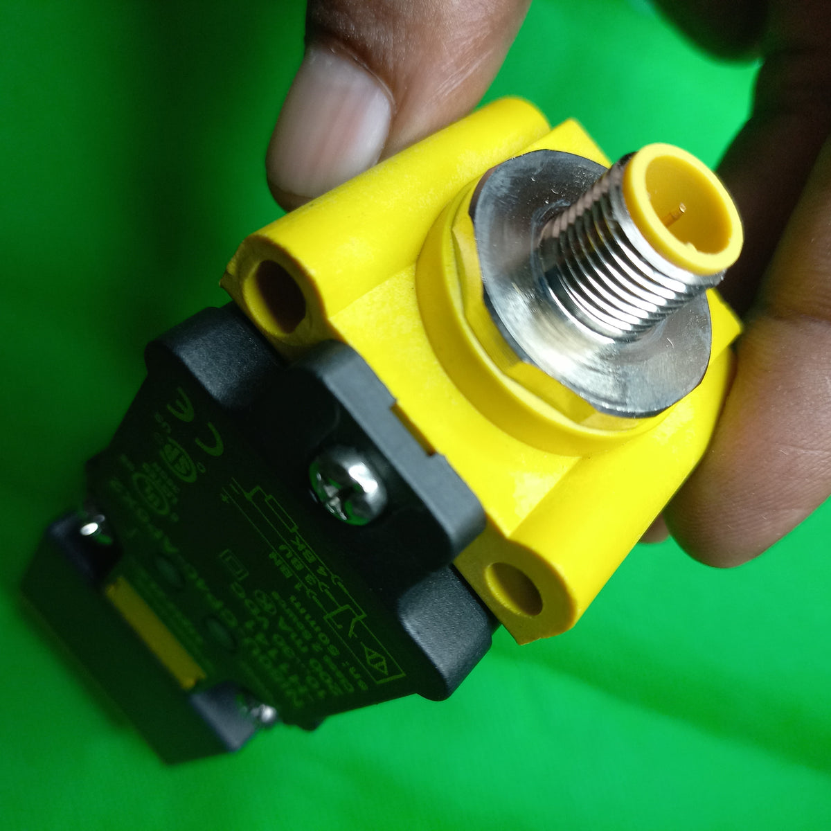 Connector  NI50U-CP40-AP6X2-H1141; Rectangular; Height 40mm; DC 3-wire, 10…30 VDC; NO contact, PNP output; M12 x 1 male connector

EAN	4047101080117