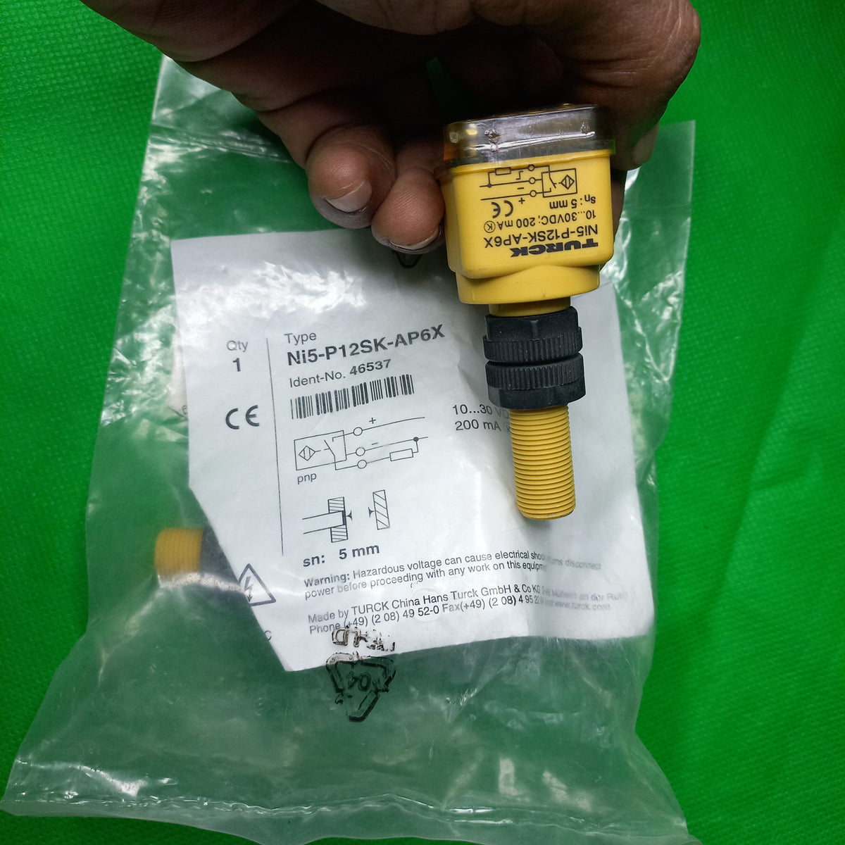 Threaded barrel on Ni5-P12SK-AP6X, ident-No. 46537, 3 wire, NO,  PNP