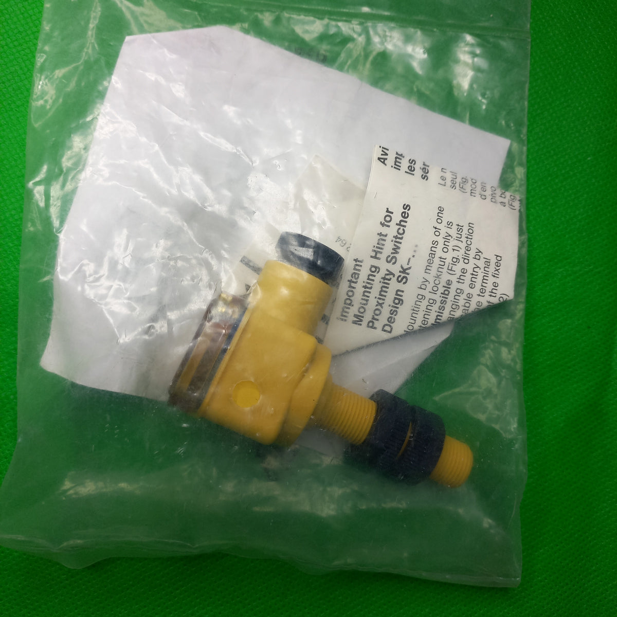 inside pouch packet Ni5-P12SK-AP6X, ident-No. 46537, 3 wire, NO,  PNP, Non-flush, 5mm RAted switching distance
Features
■Threaded barrel, M12 x 1