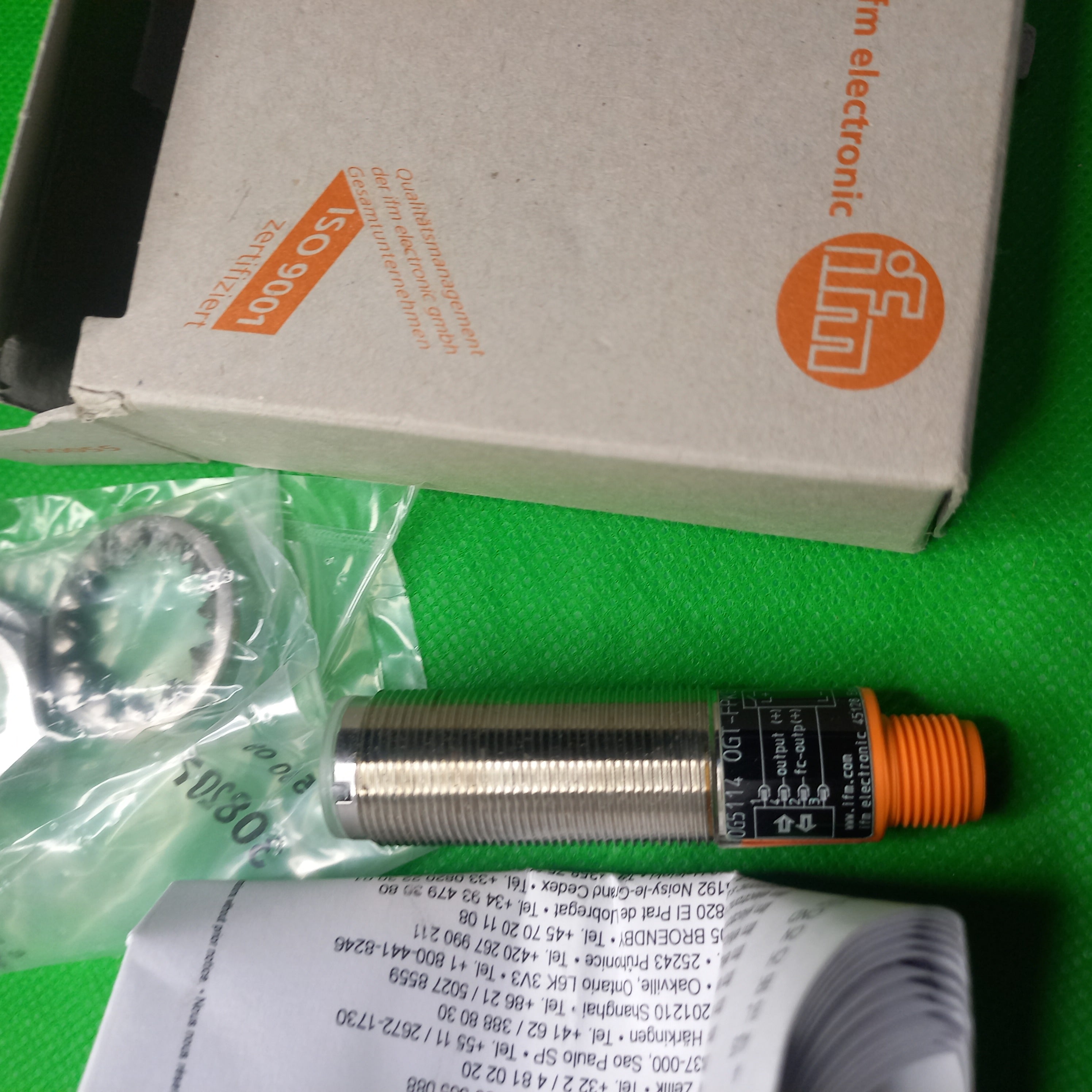 CHeck marking on the Diffuse Sensor OG5114 here on close up