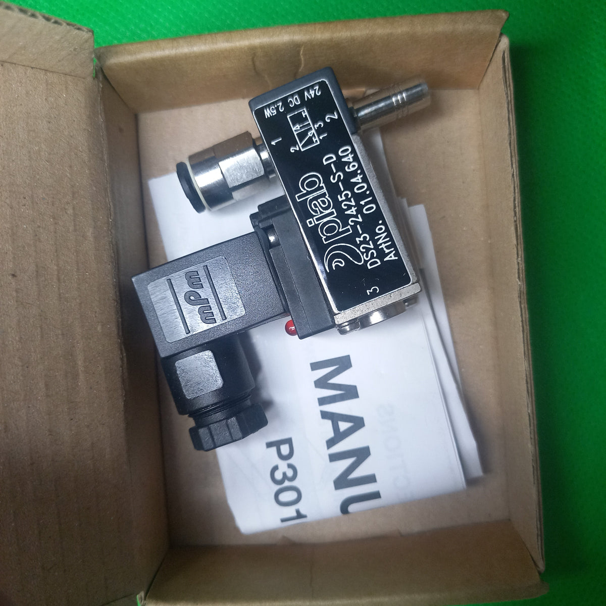 Unboxing photo Item number: 0104640
Valve DS23 2425 SD
PIAB DS 23 Solenoid Vacuum Ventil DS 23-2425-S-D Art Nr 01.04.640  
DS23-2425-S-D