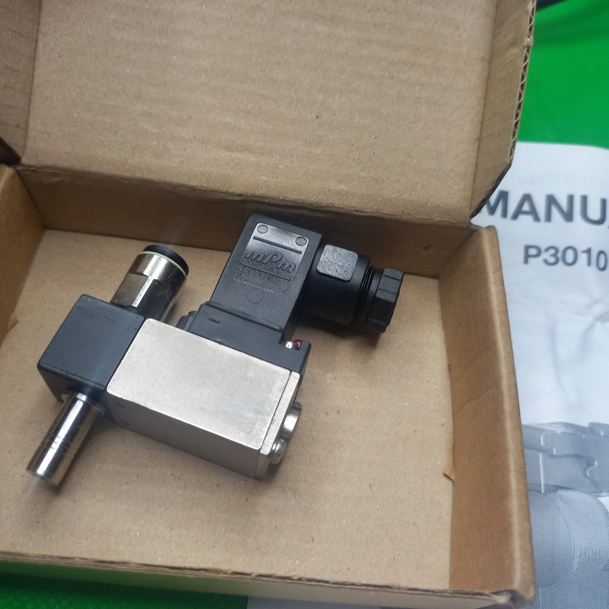 Item number: 0104640
Valve DS23 2425 SD
PIAB DS 23 Solenoid Vacuum Ventil DS 23-2425-S-D Art Nr 01.04.640  
DS23-2425-S-D