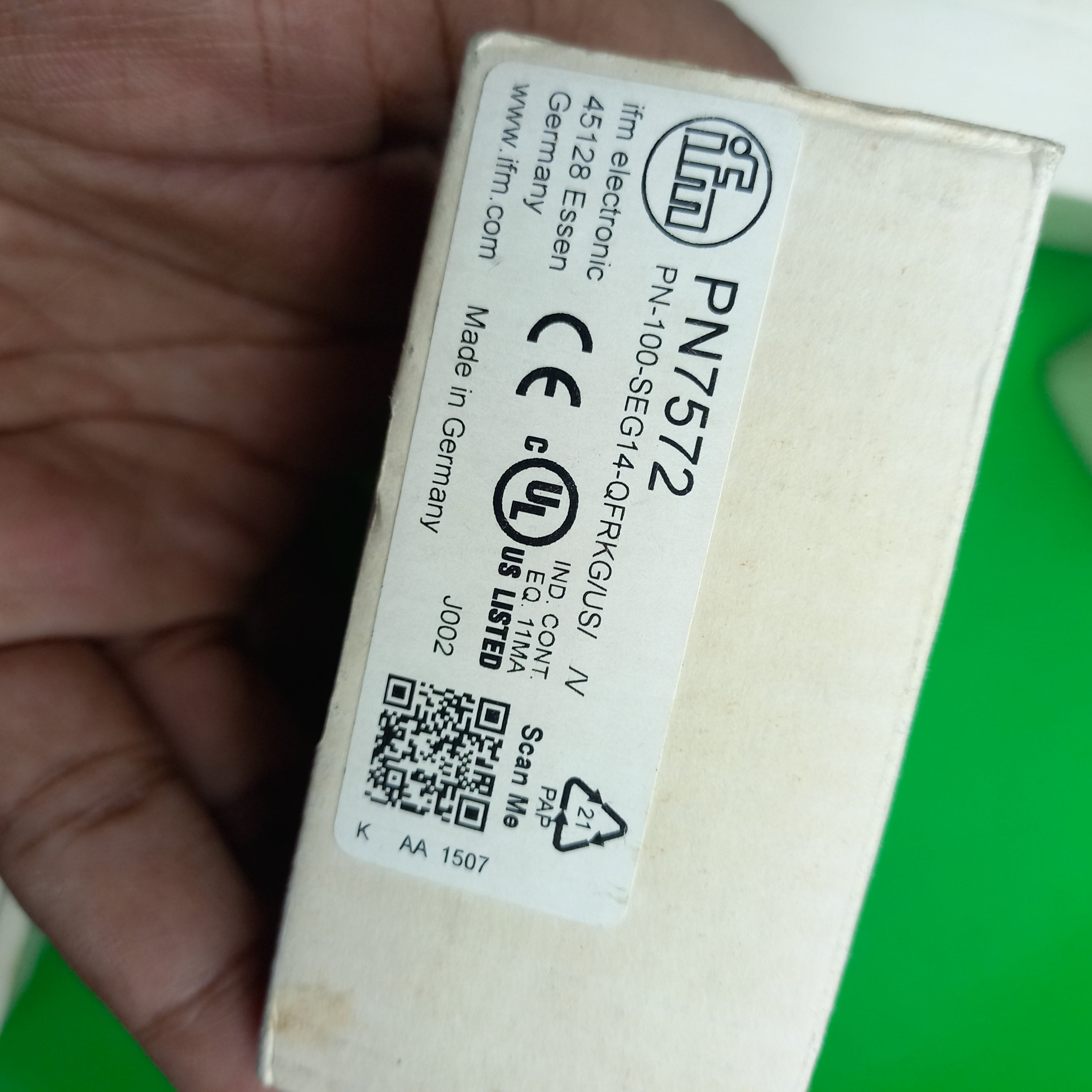 Sticker on the box of Pressure sensor with display PN7572 PN-100-SEG14-QFRKG/US/ /V
