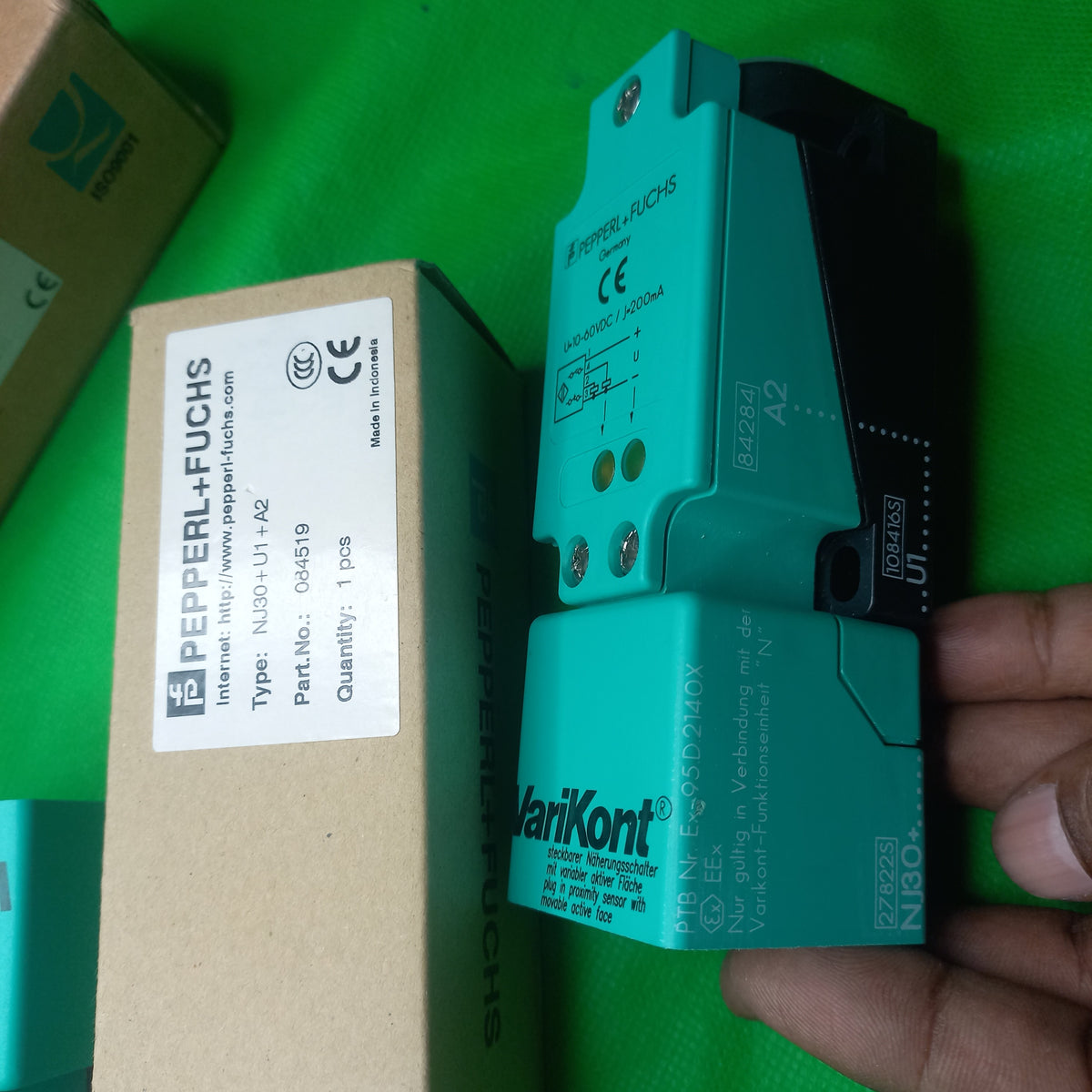 unboxing photo of Pepperl+Fuchs NJ30+U1+A2; 084519; Non Flush, SN=30mm, PNP,Antivalent,10 ... 60 V
