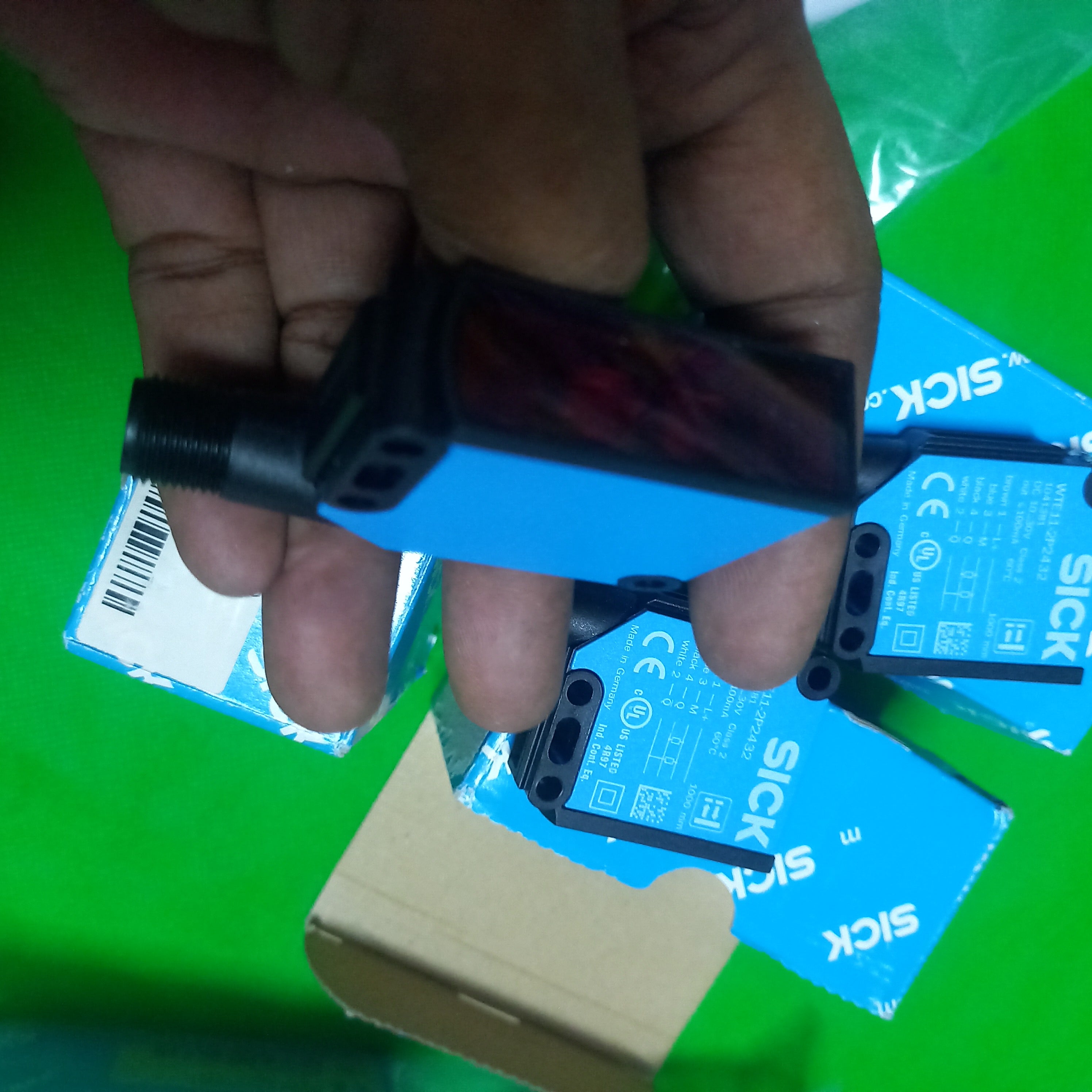 sensing face of Photoelectric proximity sensor, Energetic, WTE112P2432, 1 041 381