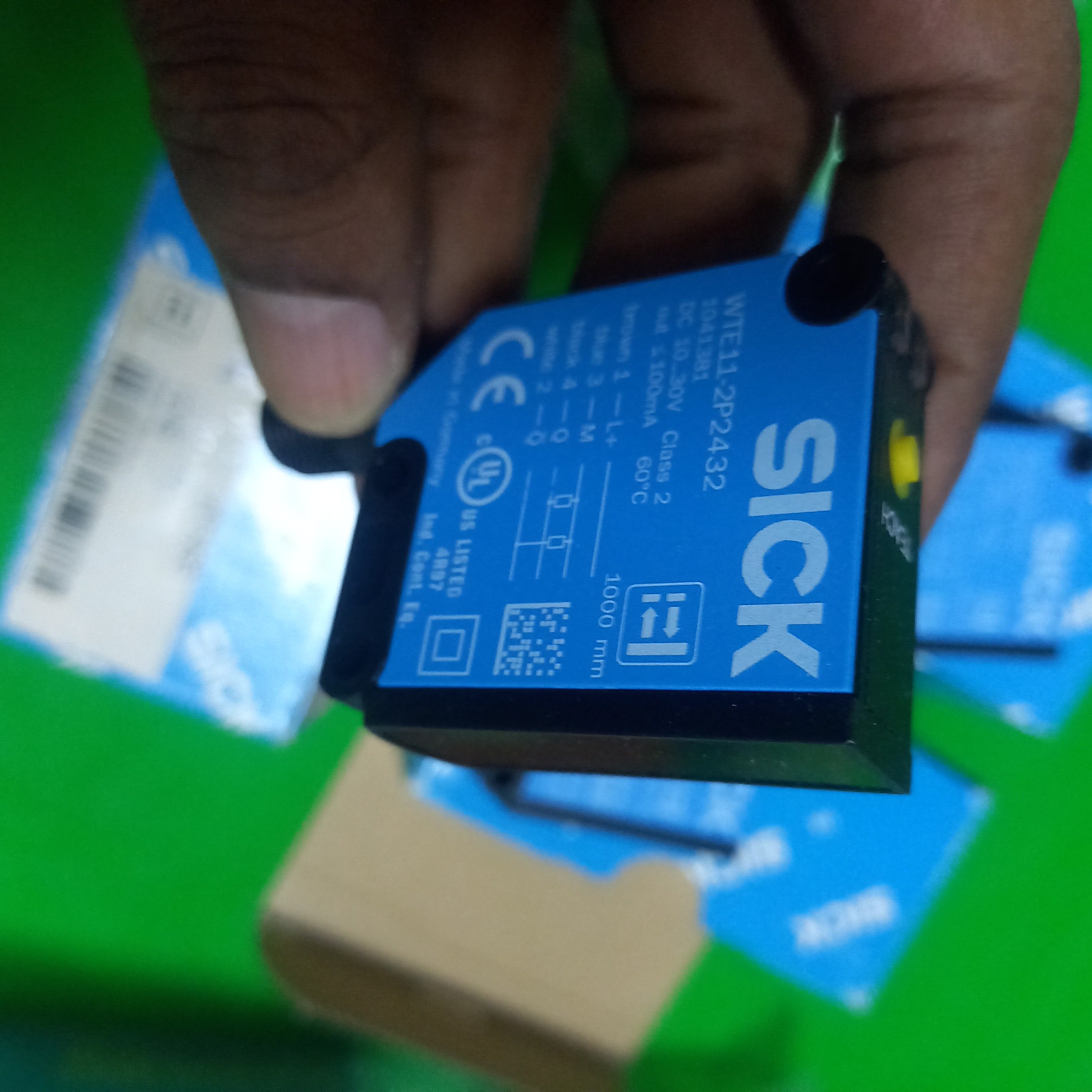 Specification sticker and 3d view of Photoelectric proximity sensor, Energetic, WTE11-2P2432, 104 1 381