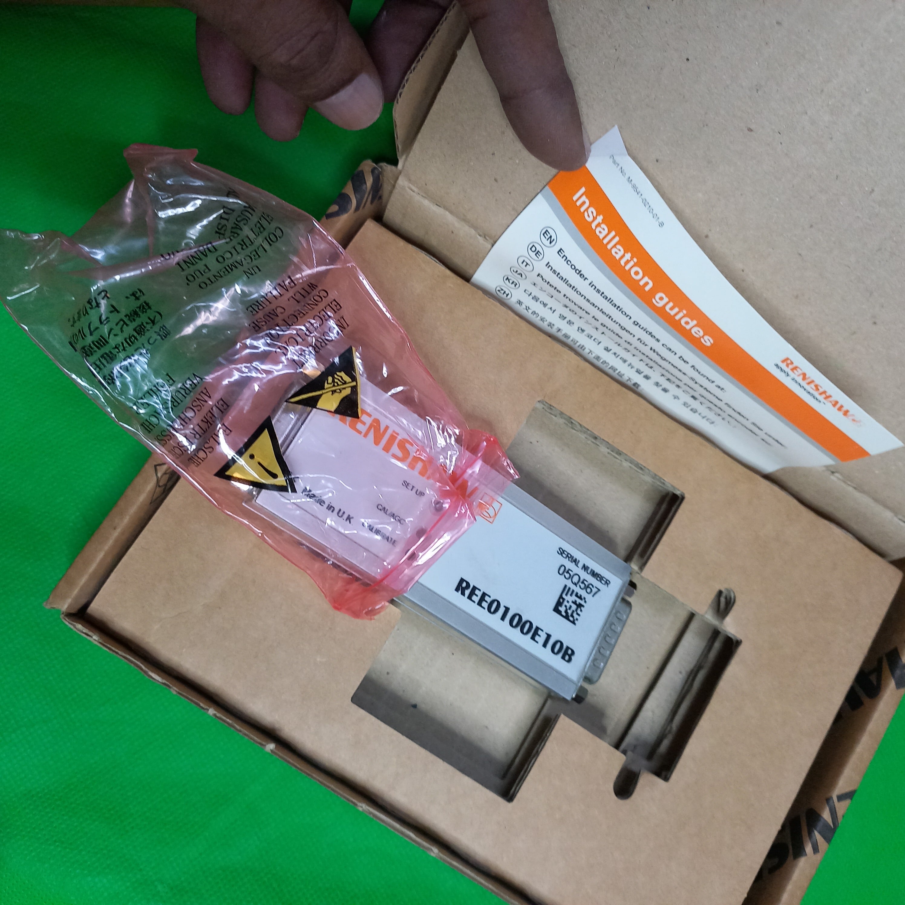 Order number of REE0100, MEANING : OF ORDER CODE IS AS FOLLOWS :: REE0100E10B
REE: INTERPOLATOR SERIES
INTERPOLATION FACTOR: 0100 =
ALARM: E: ALL ALARMS
CLOCKED OUTPUT: 10: MHZ CUSTOMER CLOCK
OPTIONS: B: SINGLE LIMIT SWITCH
