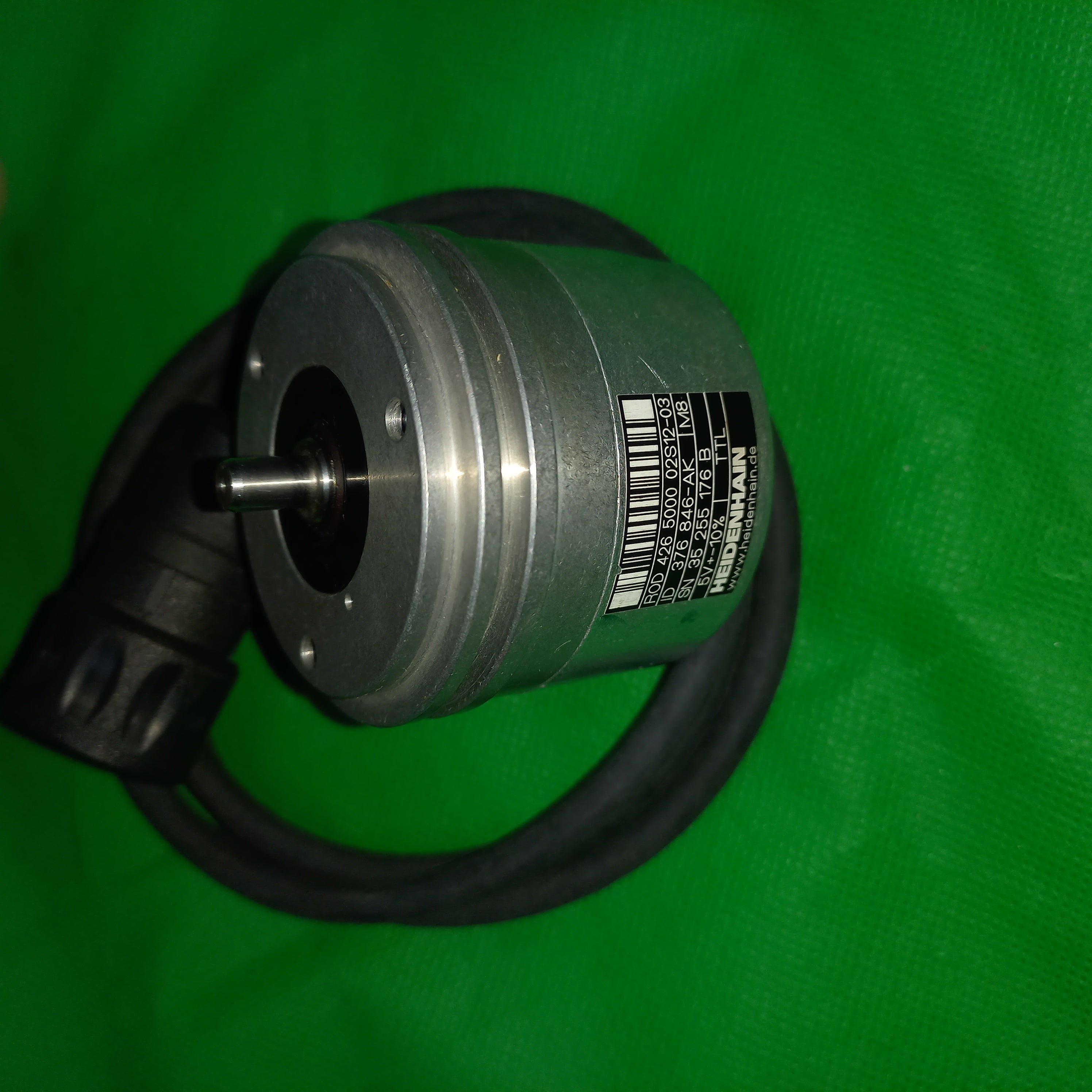 Sideways view showing part number and Identification data of TTL Encoder ROD 426 5000 02S12-03 with Cable