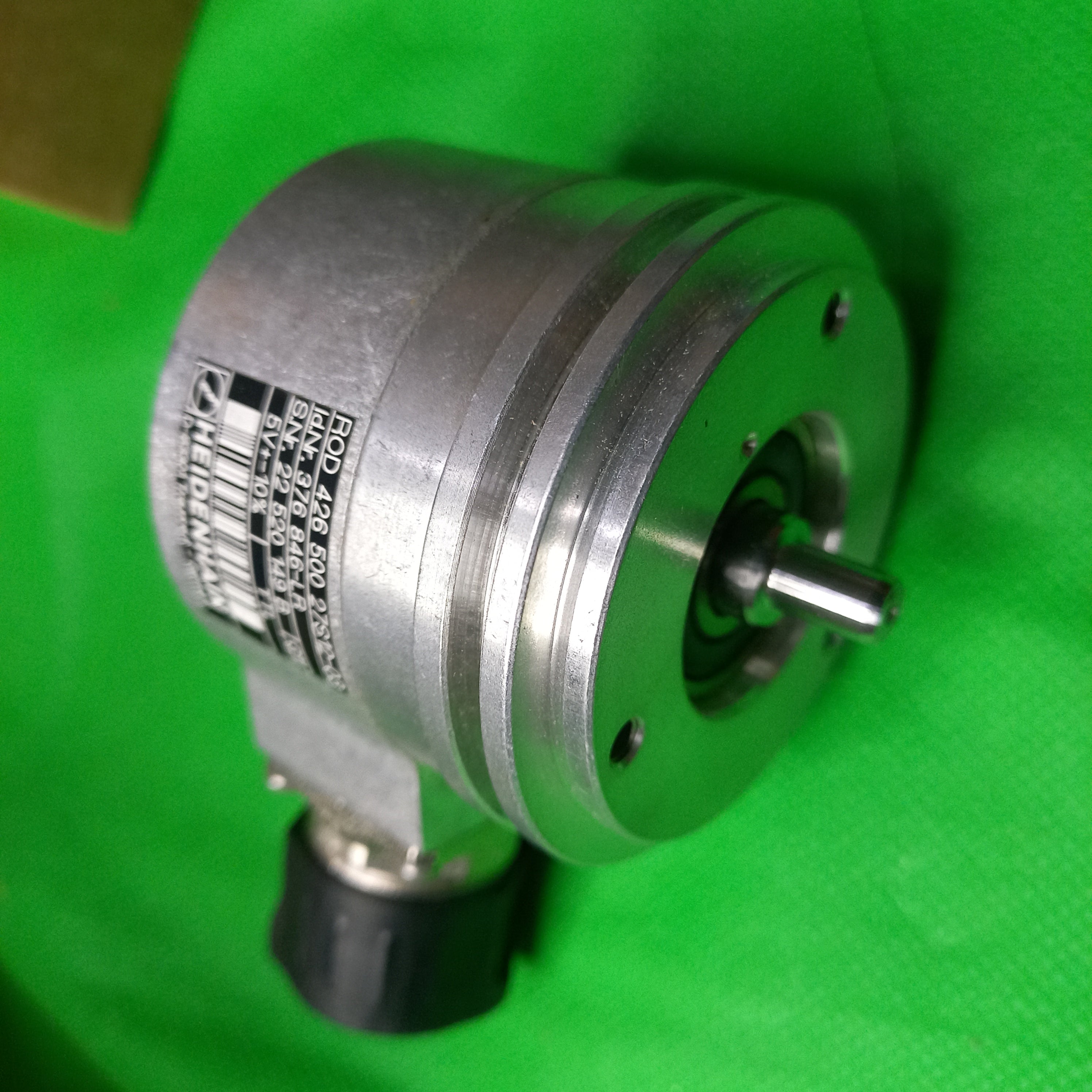SYCHRO FLANGE VIEW OF Heidenhain ROD426500 27S12-03 ID.Nr. 376 846-LR, TTL 5VDC 500 PULSE, 6MM SHAFT