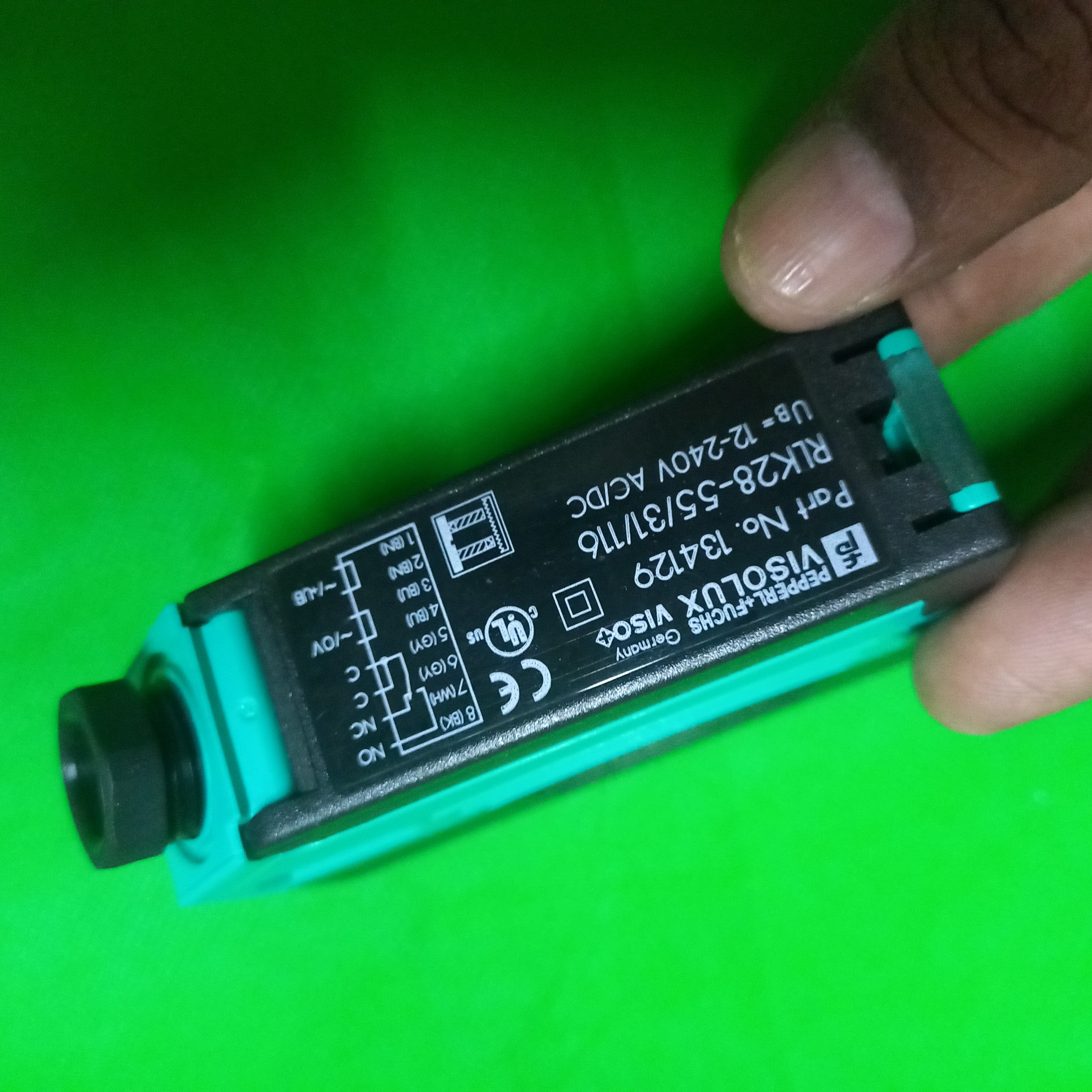 clear photo terminal box entry and specification sticker wiring connection printed on Pepperl+Fuchs Visolux Viso+
Part No. 134129_ RLK28-55/31/116
 
